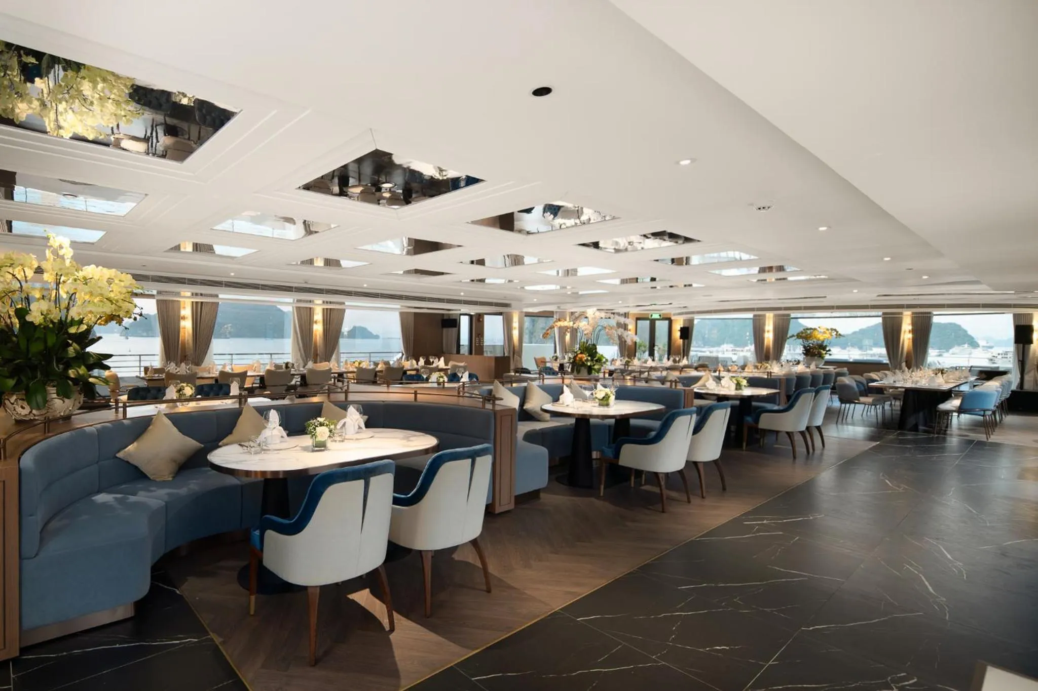 Restaurant/places to eat in Grand Pioneers Halong Bay Cruise 1