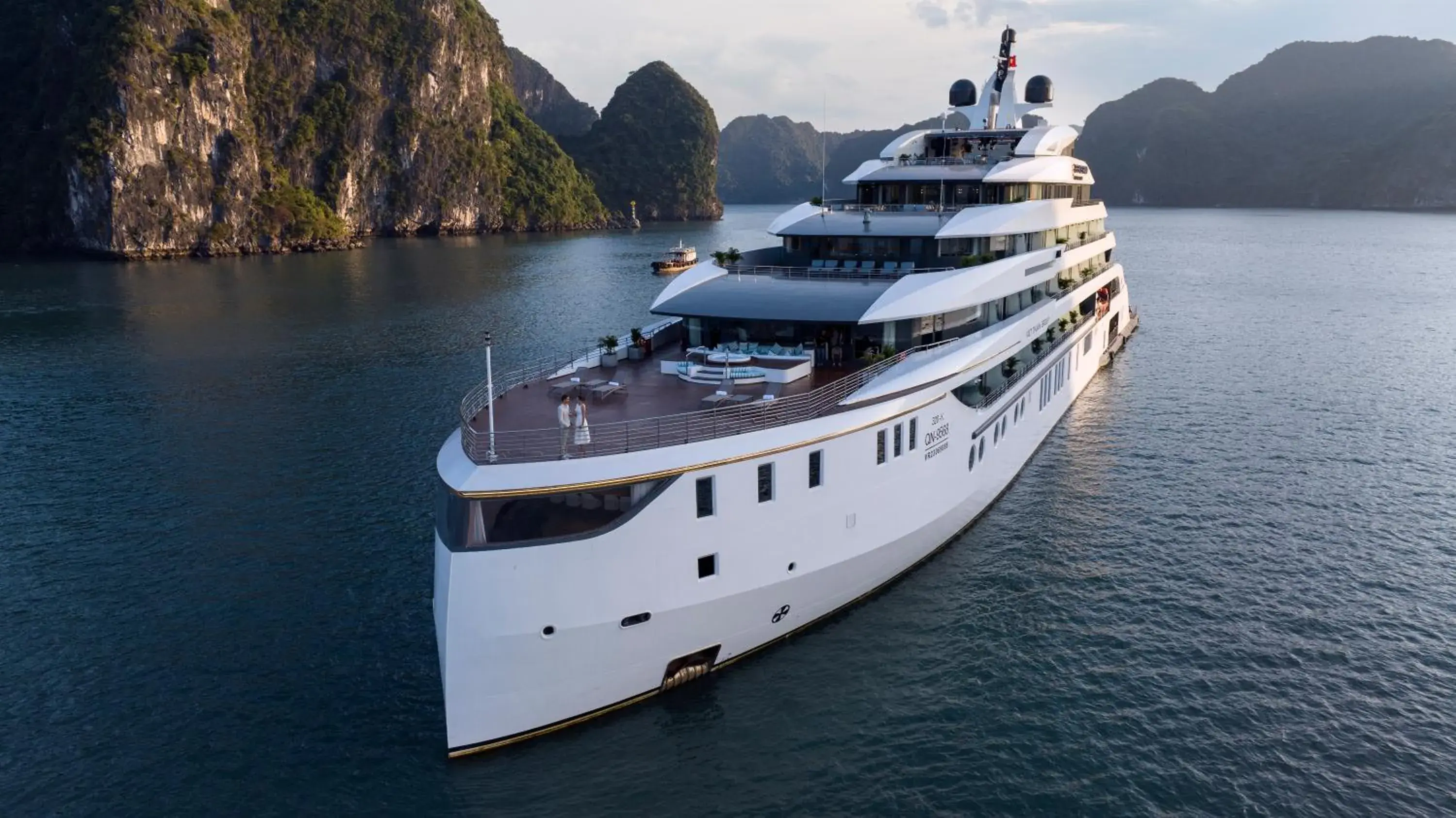 Grand Pioneers Halong Bay Cruise 1 Grand Pioneers Halong Bay Cruise 1