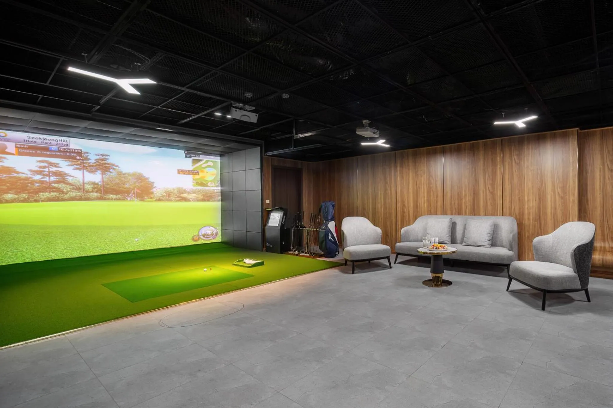 Minigolf in Grand Pioneers Halong Bay Cruise 1