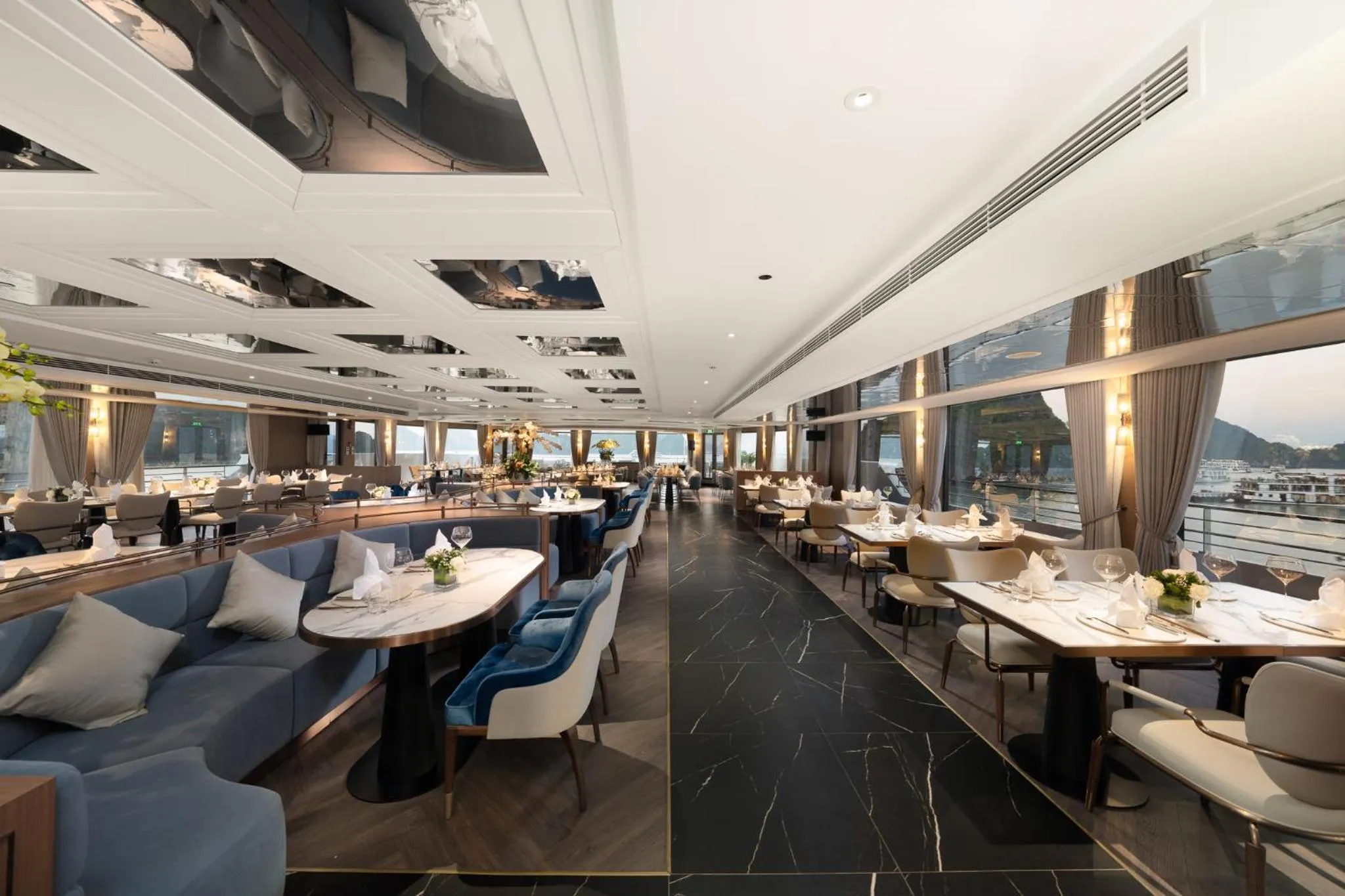 Restaurant/places to eat in Grand Pioneers Halong Bay Cruise 1