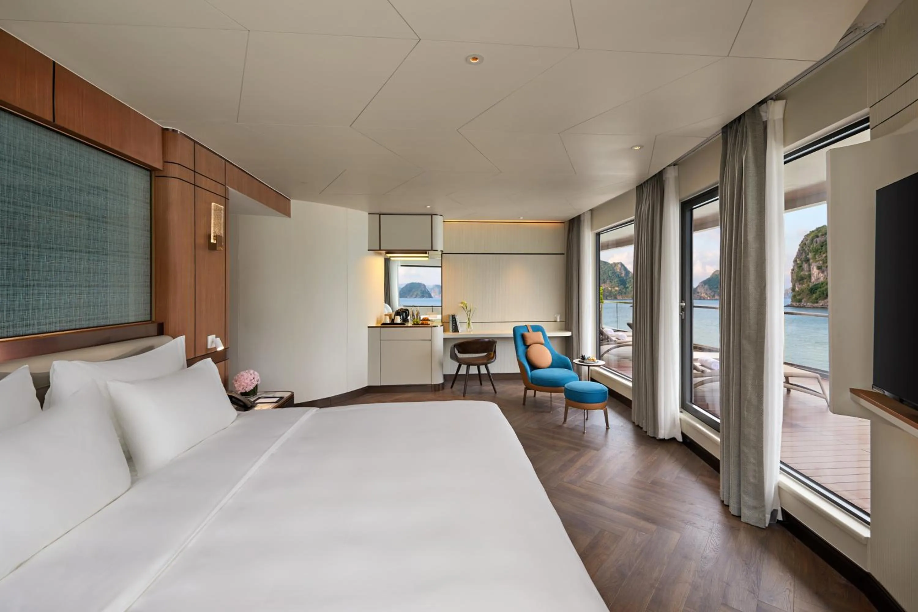 View (from property/room), Bed in Grand Pioneers Halong Bay Cruise 1