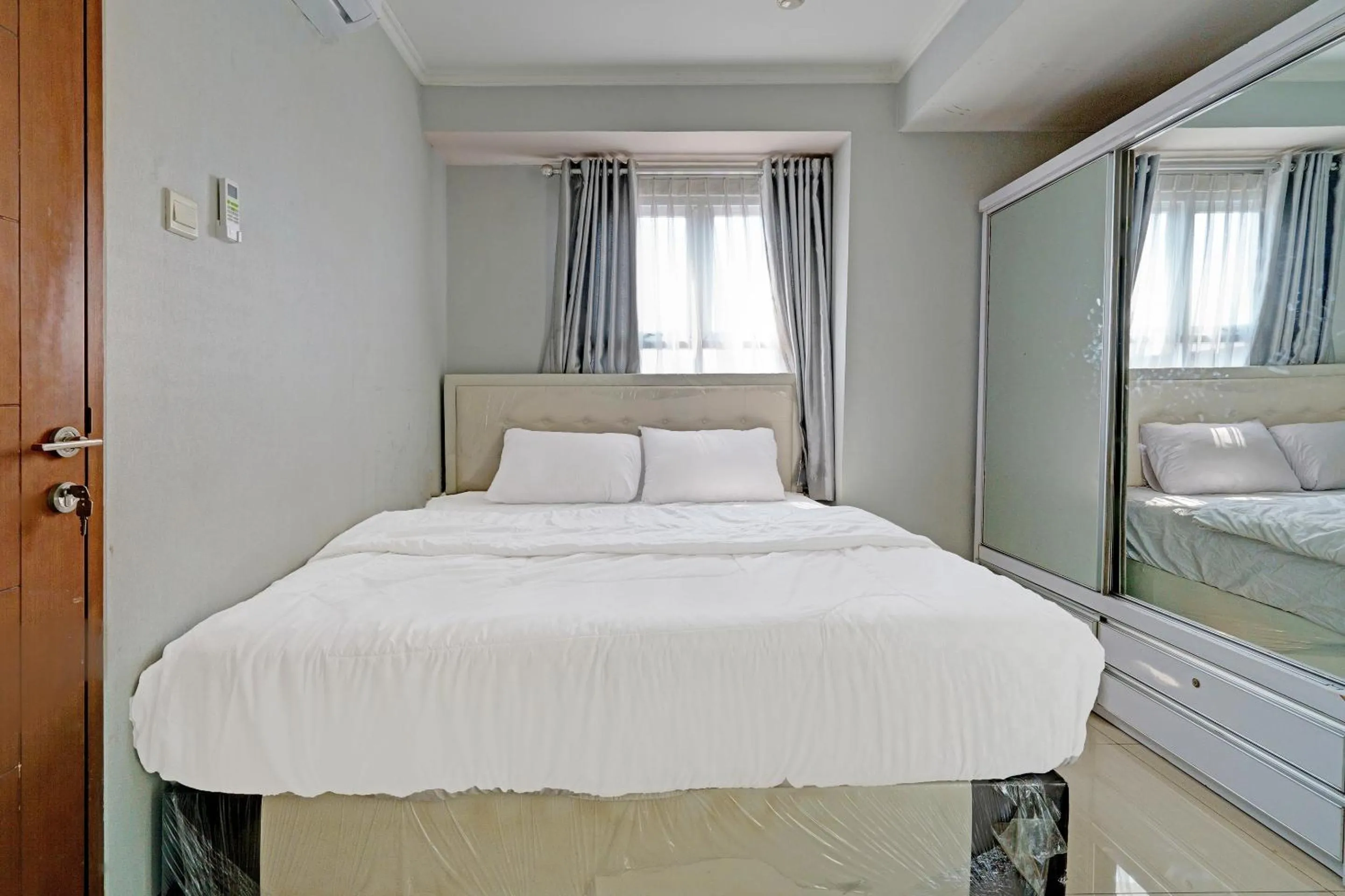 Bedroom, Bed in OYO Life 93097 Apartemen Gateway Pasteur By Kaisar Room