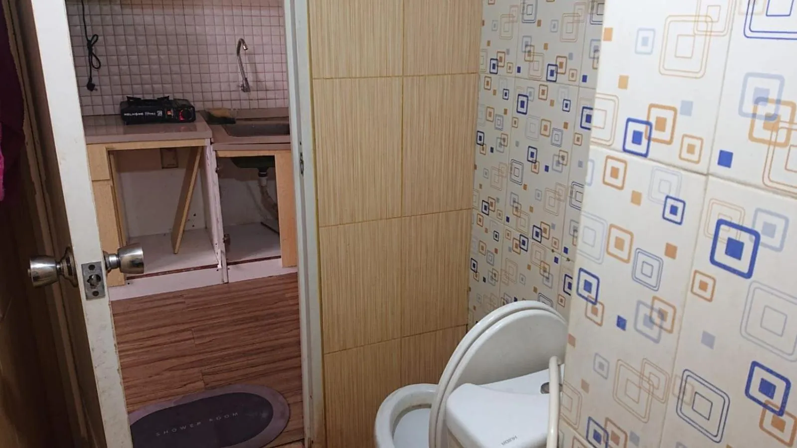 Bathroom in OYO Life 93139 Apartemen Grand Sentraland By Evi