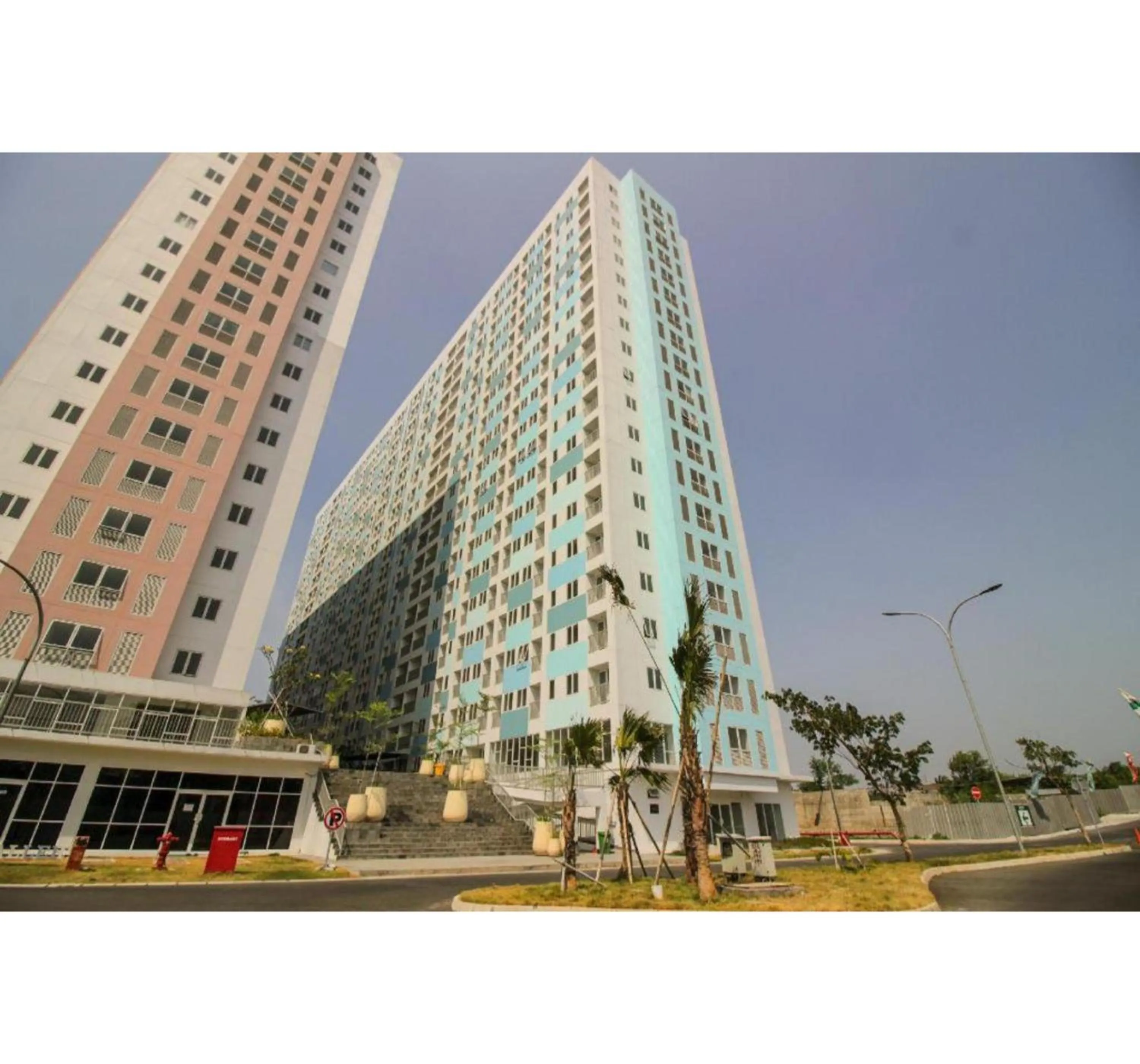 Property building in OYO Life 93139 Apartemen Grand Sentraland By Evi