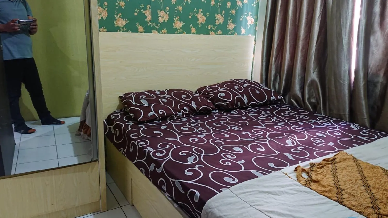 Bedroom, Bed in OYO Life 93139 Apartemen Grand Sentraland By Evi