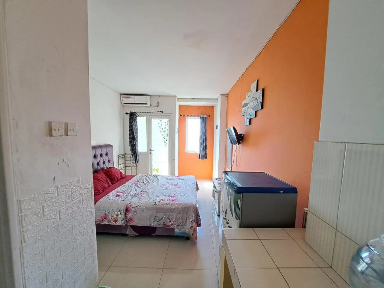 Bedroom, Bed in OYO Life 93139 Apartemen Grand Sentraland By Evi