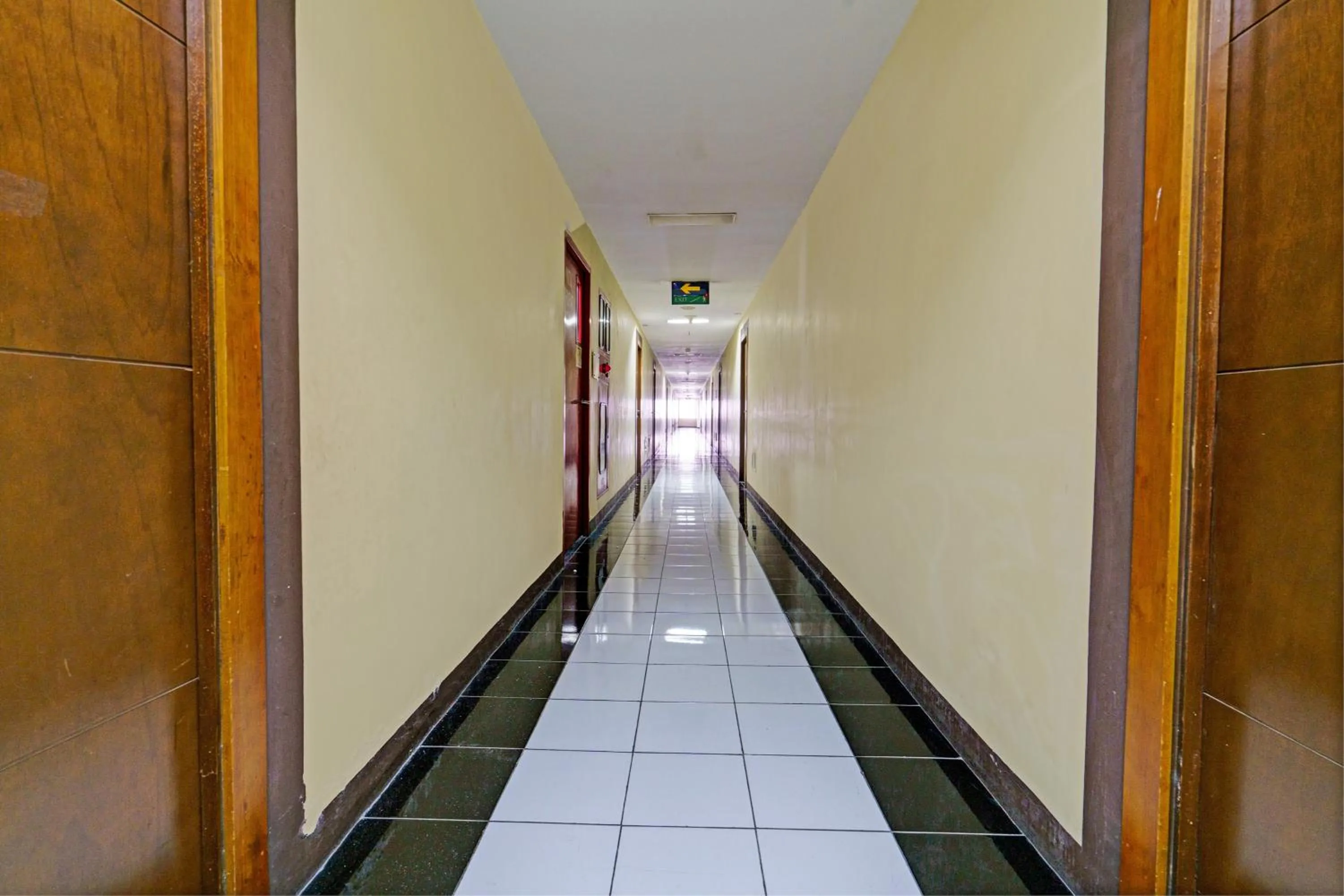 Lobby or reception in OYO Life 93120 Apartement Gateway Cicadas By Sarana Cipta Mahakarya