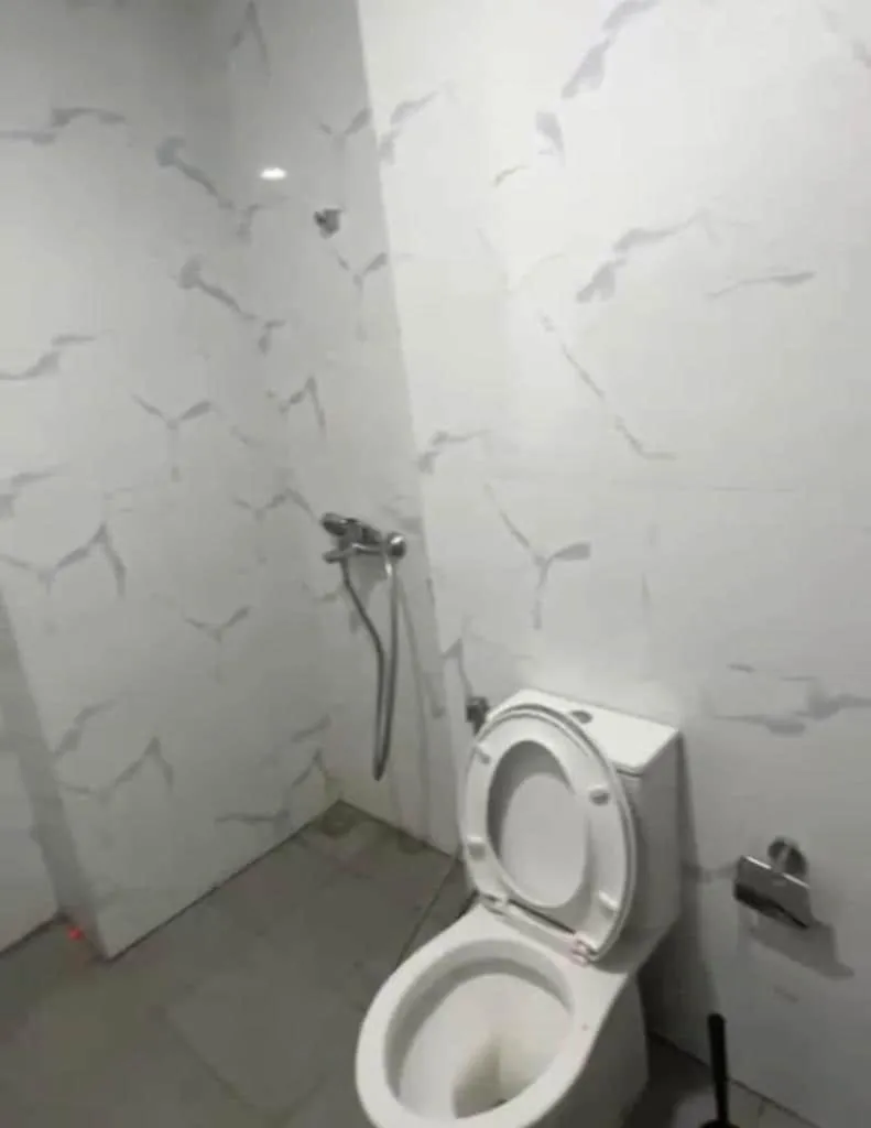 Bathroom in OYO Life 93164 Pacific Alam Sutra