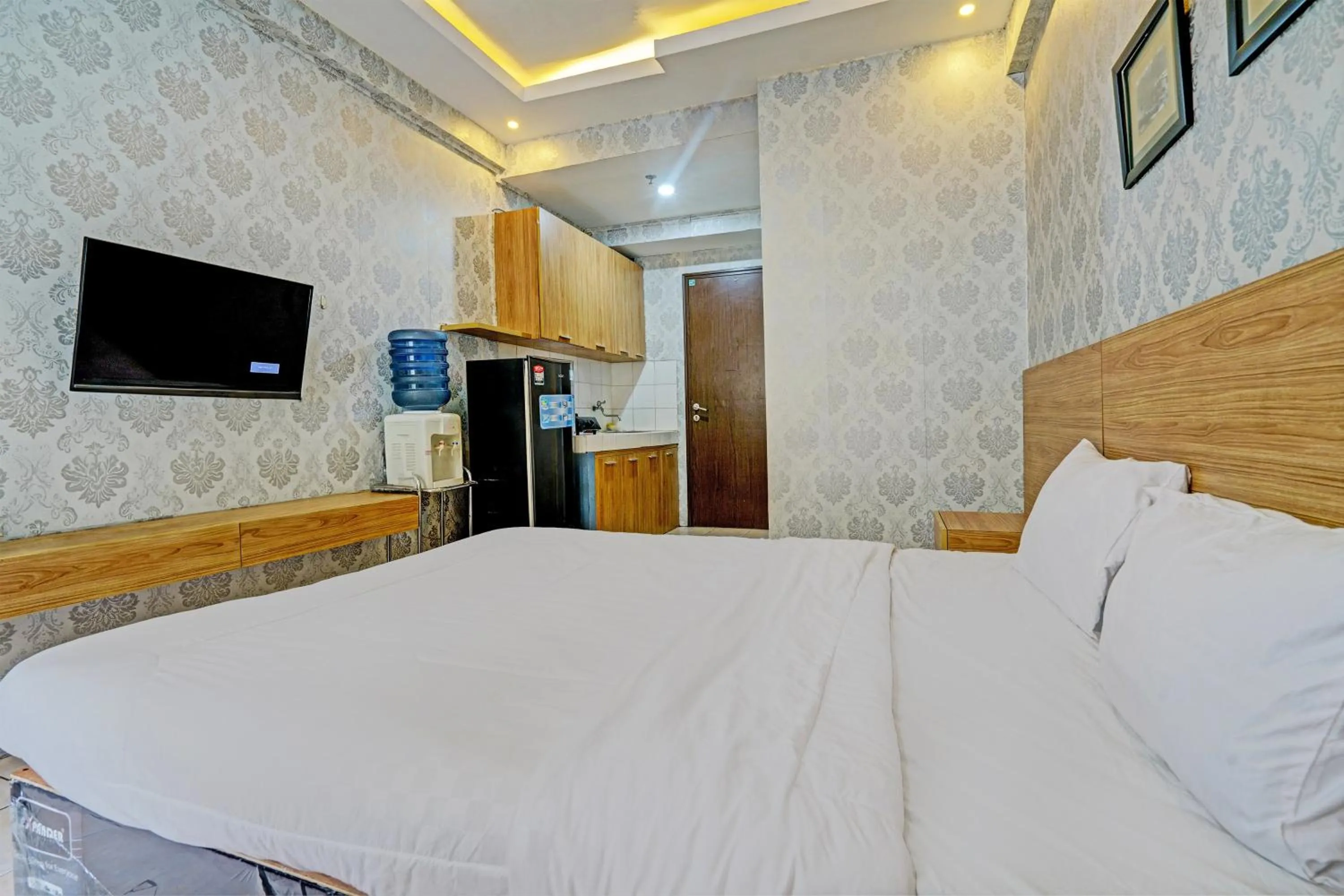 Bedroom, Bed in OYO Life 93103 Apartement Gateway Cicadas By Fikri Room