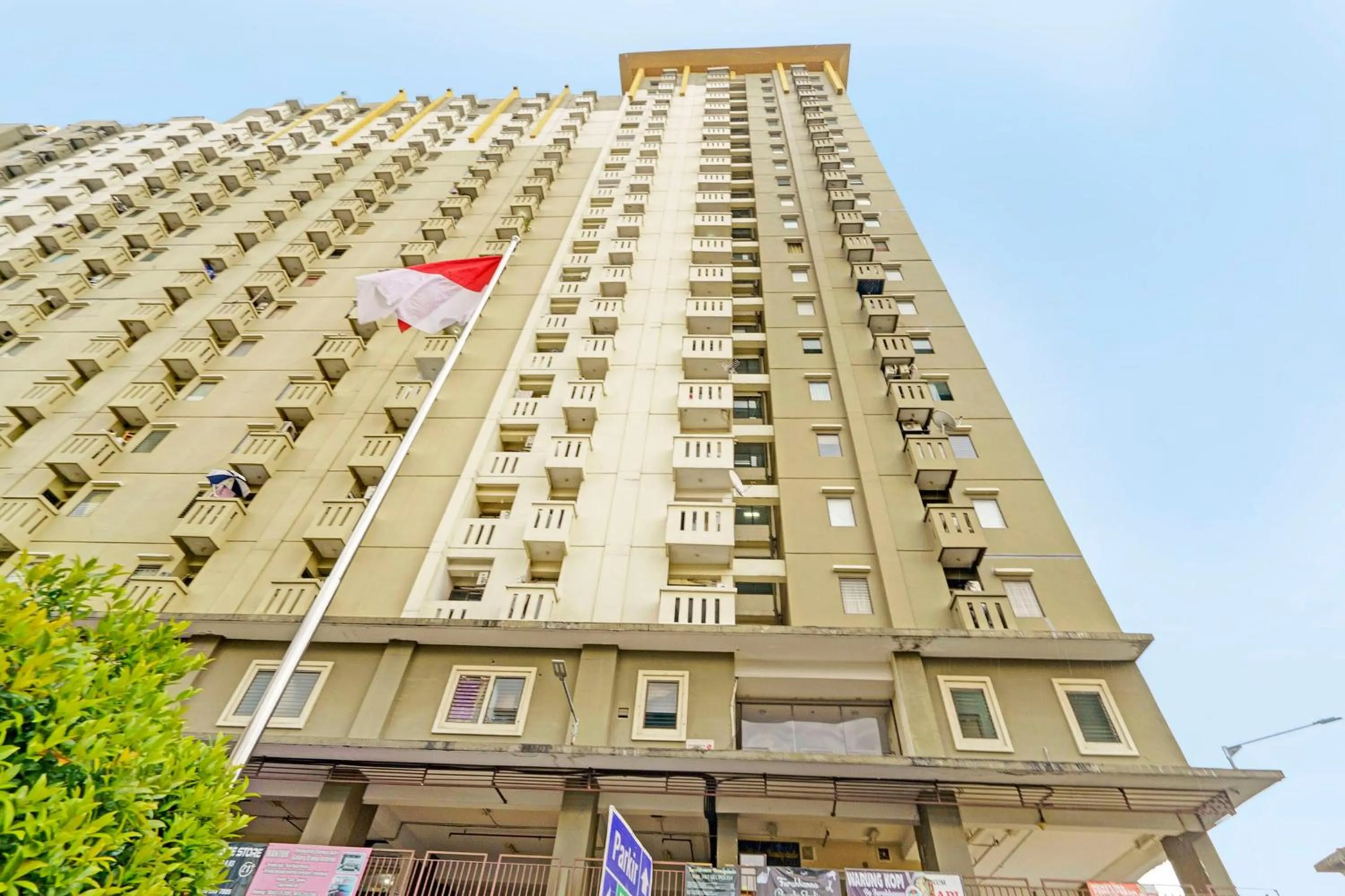 Facade/entrance in OYO Life 93103 Apartement Gateway Cicadas By Fikri Room