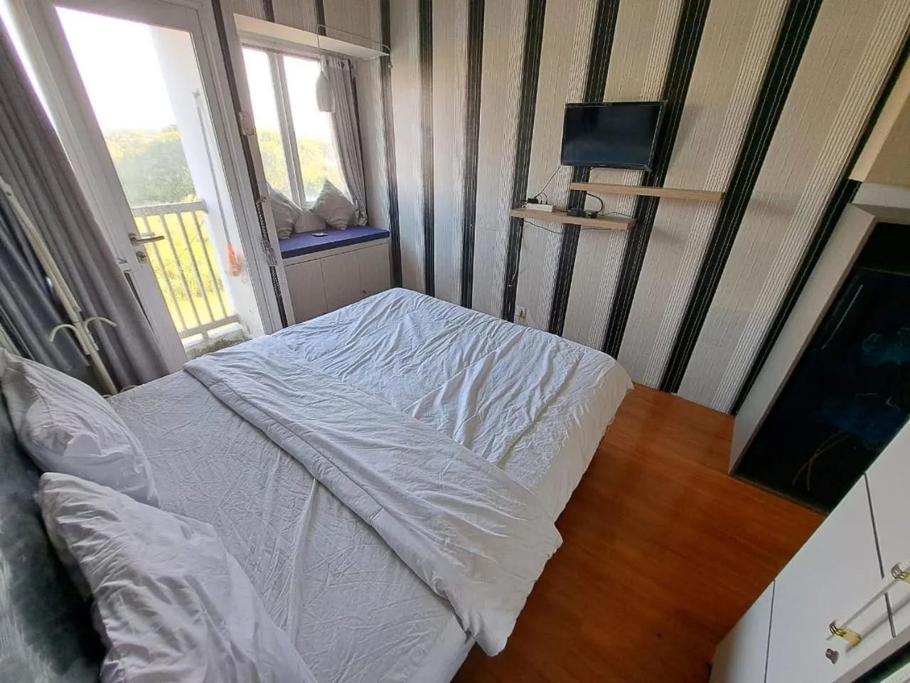 Bedroom, Bed in OYO Life 93106 Apartement Grand Sentraland By Andi