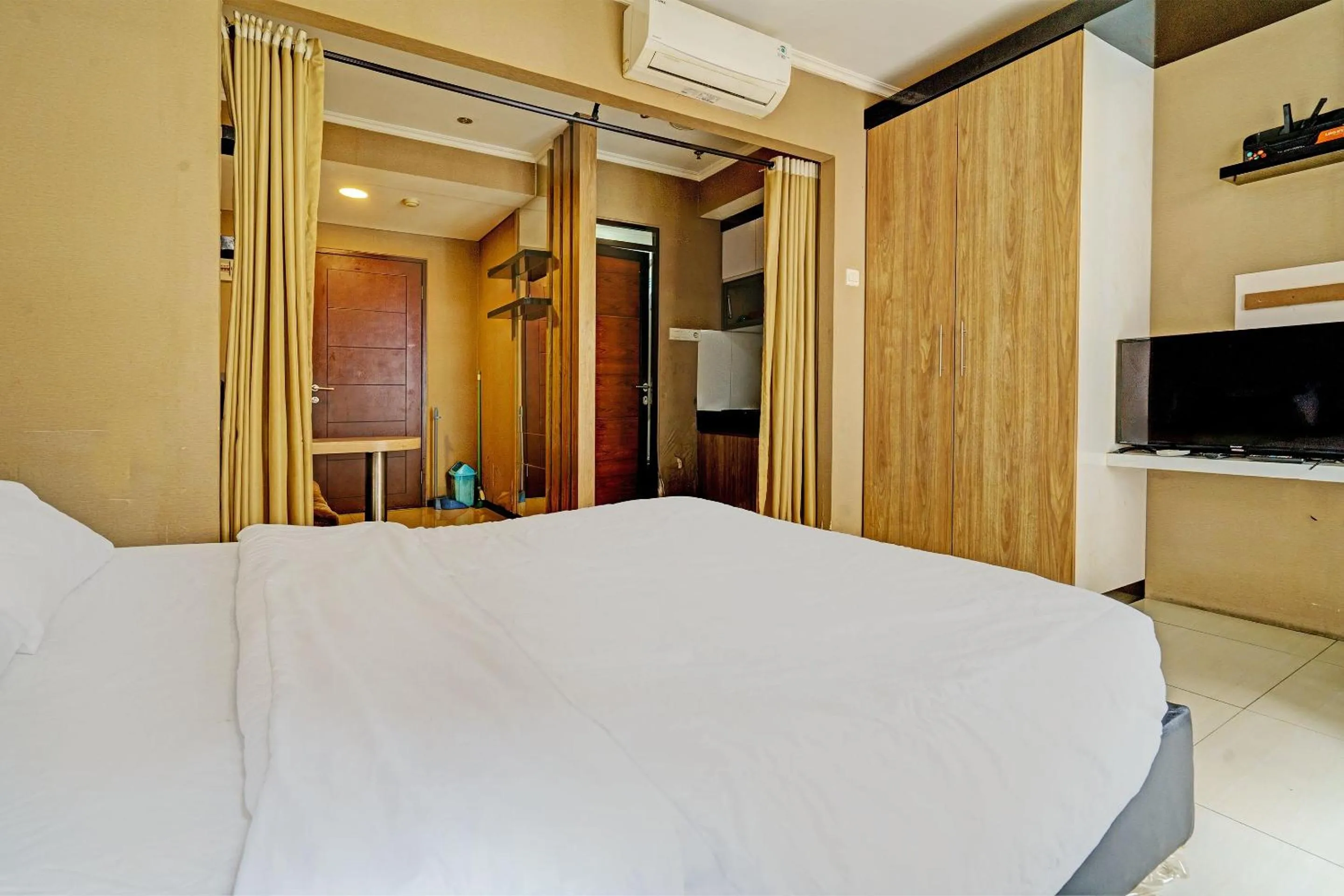 Bedroom, Bed in OYO Life 93065 Apartemen Gateway Pasteur By Glory Rent