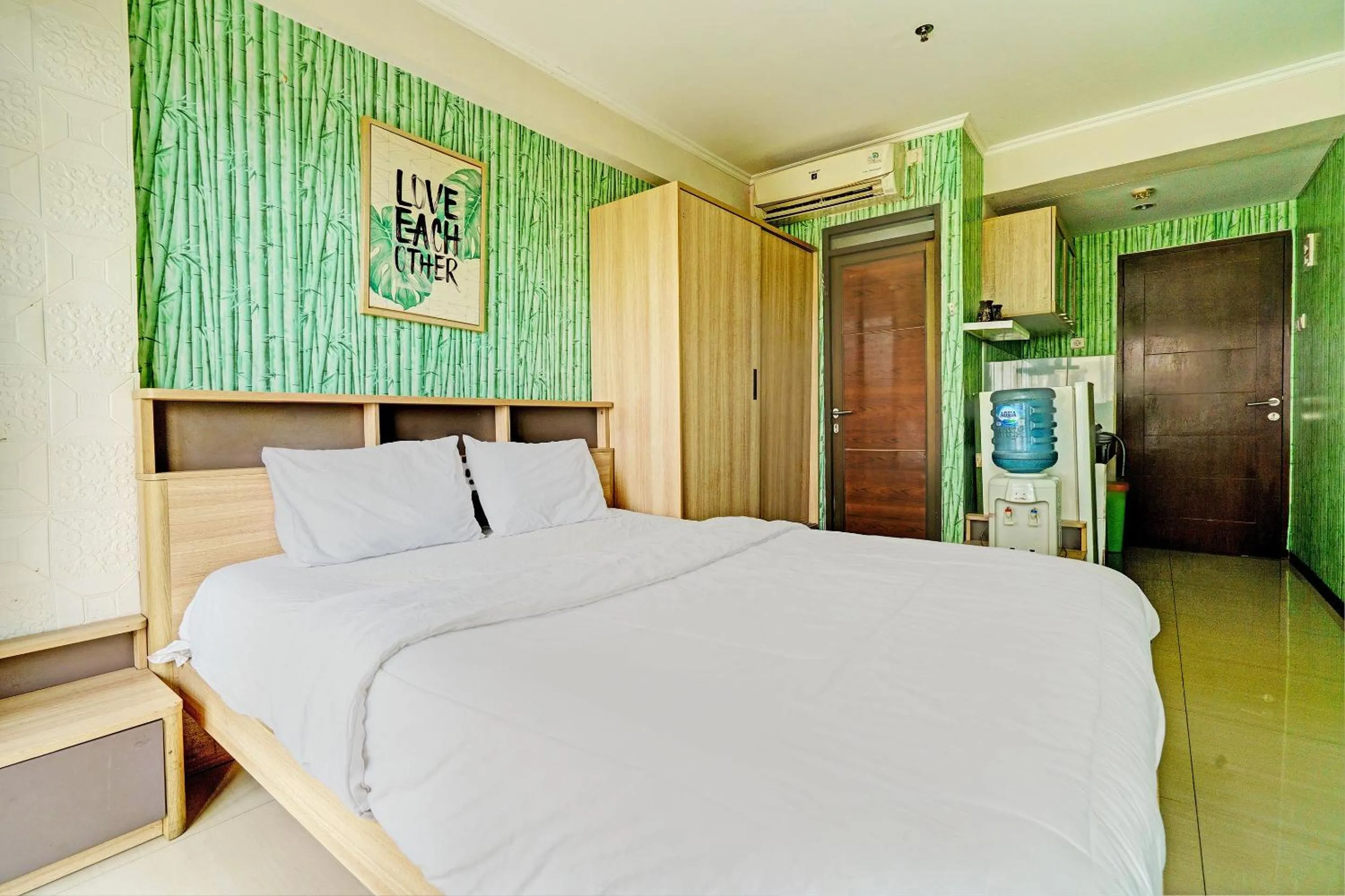 Bedroom, Bed in OYO Life 93065 Apartemen Gateway Pasteur By Glory Rent