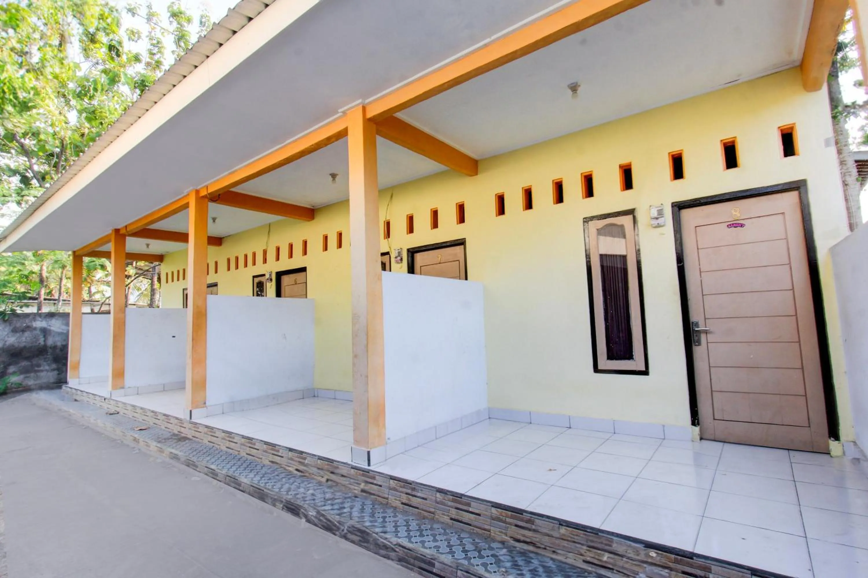 Facade/entrance in OYO Life 93156 Rumah Kosan