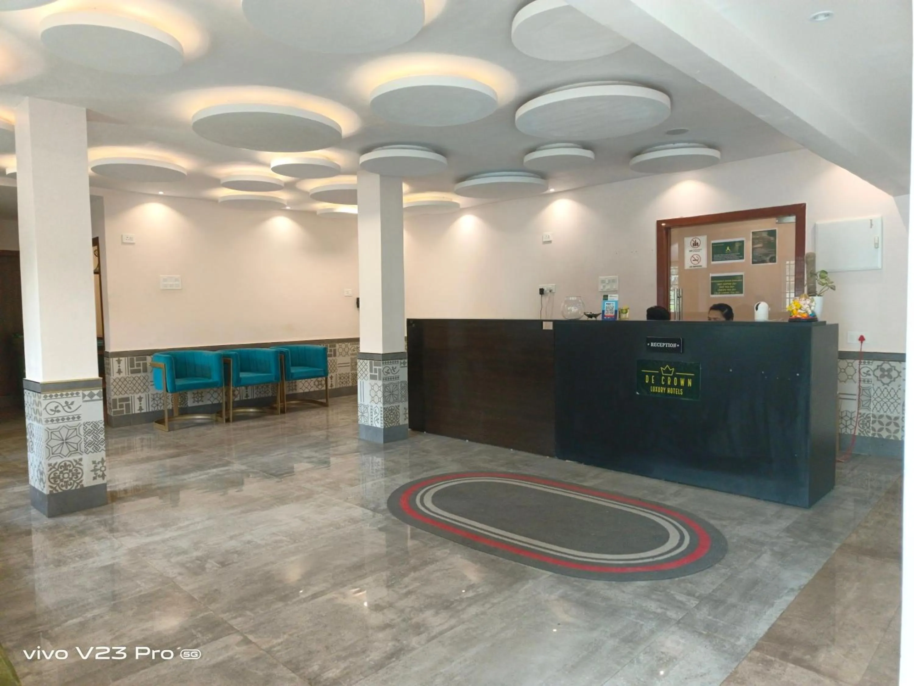 Lobby or reception in De Crown Luxury Hotel