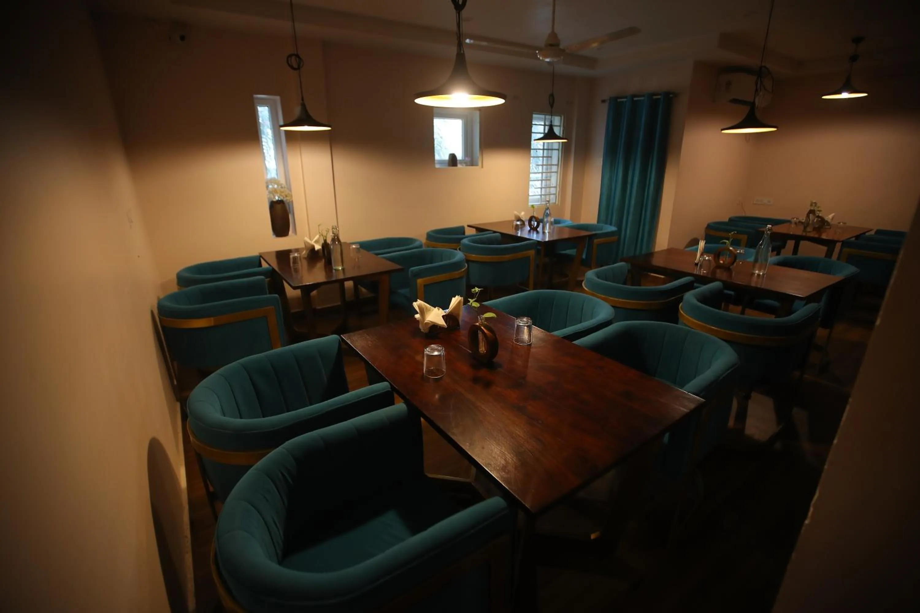 De Crown Luxury Hotel