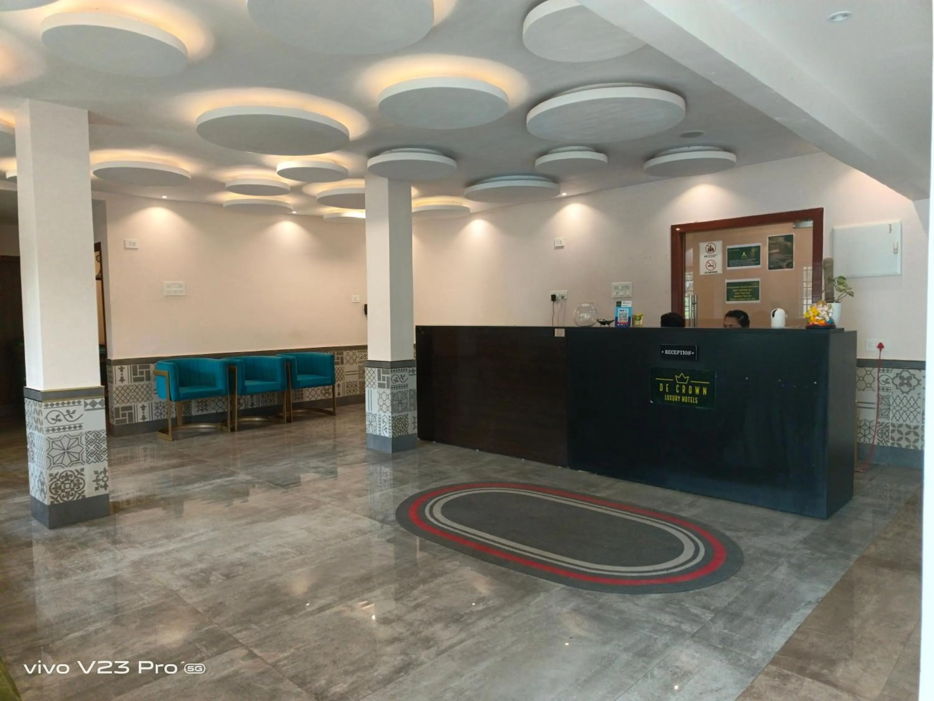 De Crown Luxury Hotel