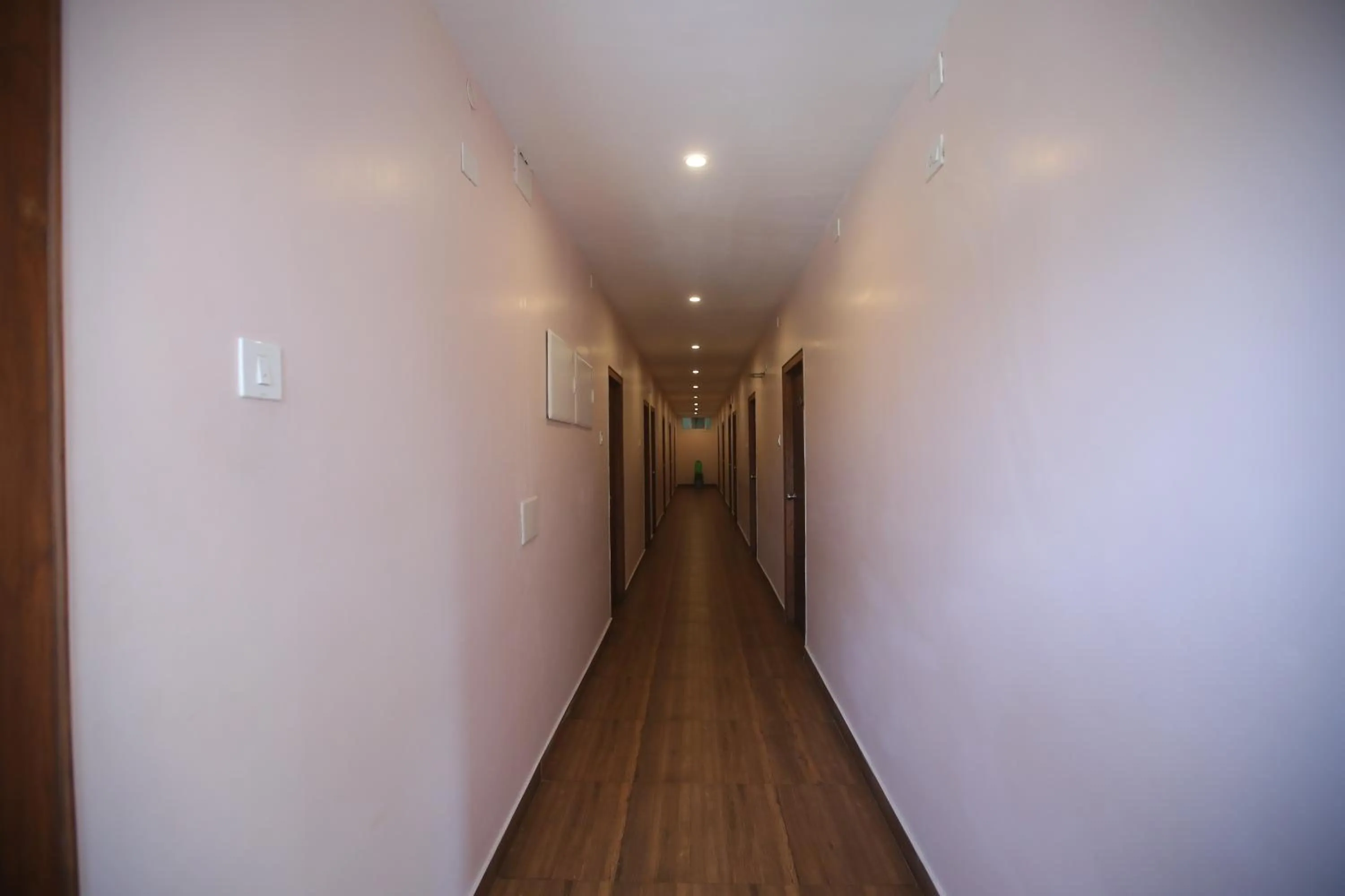 De Crown Luxury Hotel