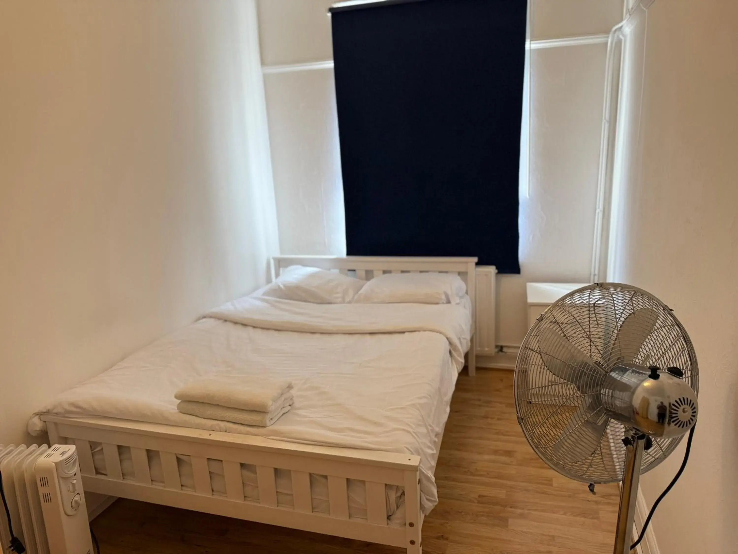 Standard Double Room with Shared Bathroom in Rahal Hotel Hackney London Standard Double Room with Shared Bathroom in Rahal Hotel Hackney London