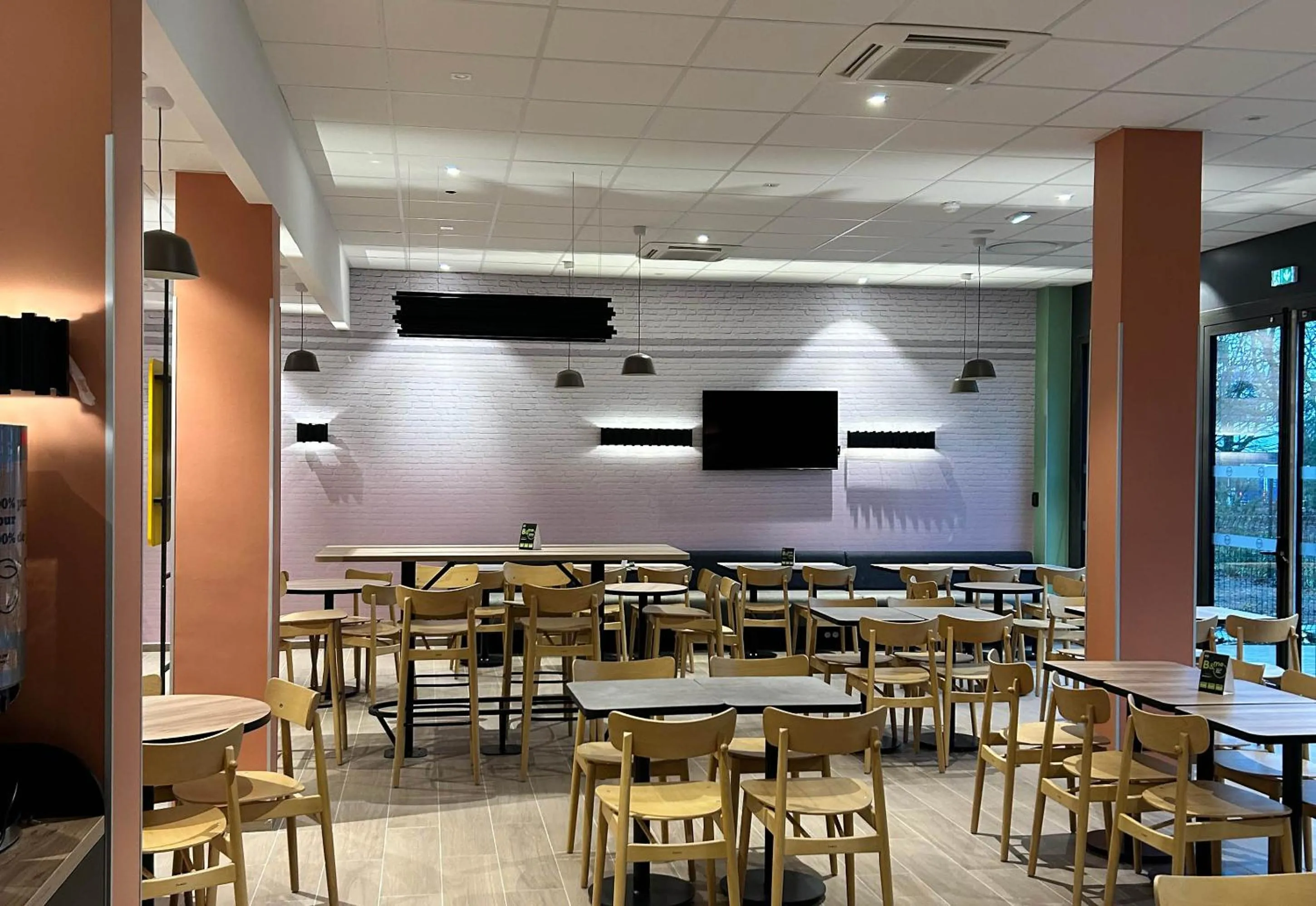 Breakfast in B&B HOTEL Cergy Saint-Christophe Gare