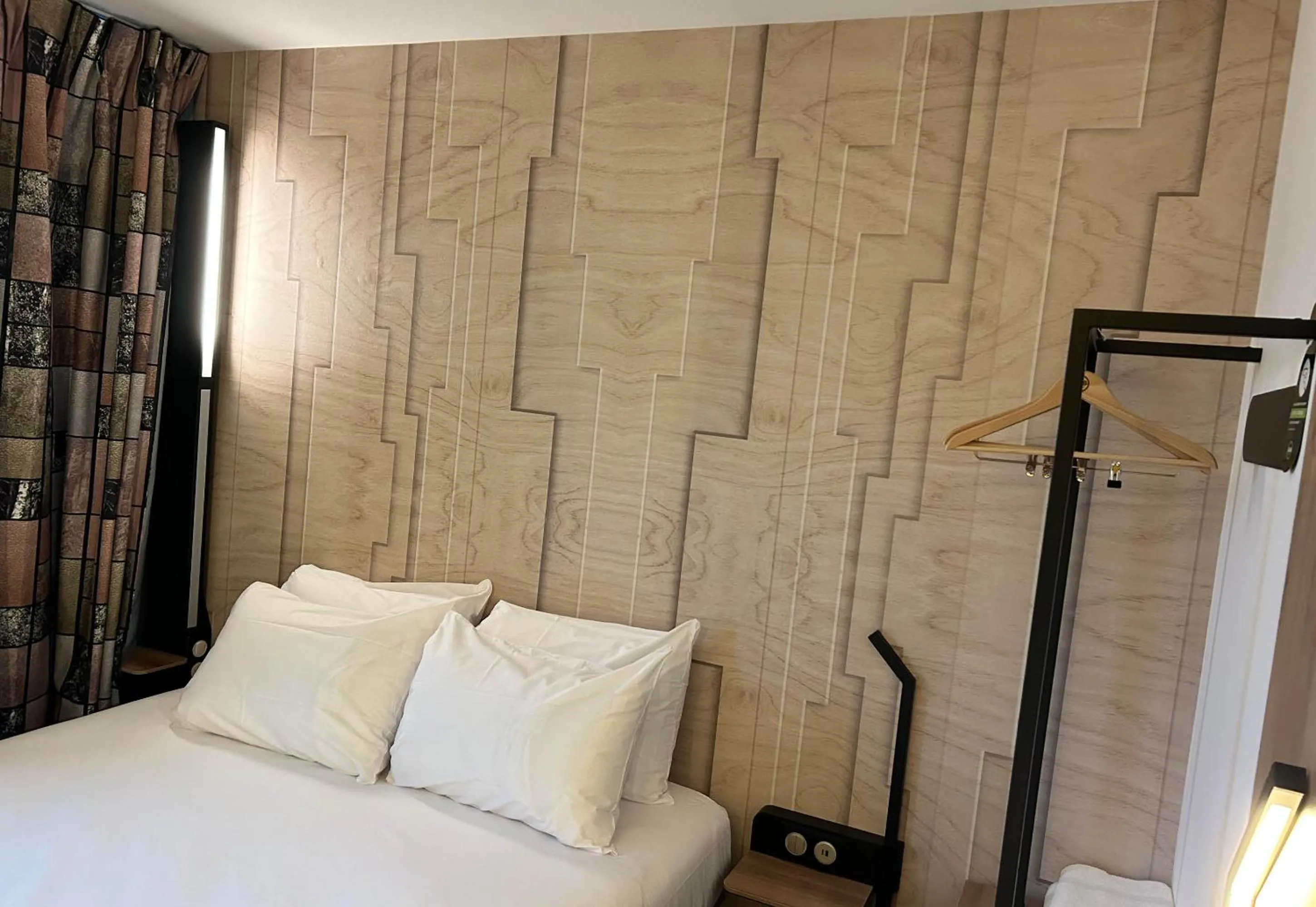 Bedroom, Bed in B&B HOTEL Cergy Saint-Christophe Gare