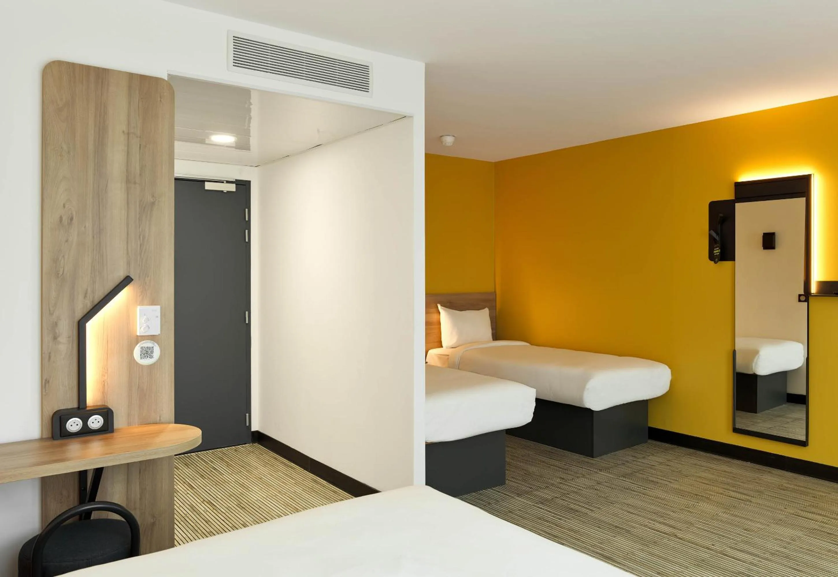 Bedroom, Bed in B&B HOTEL Cergy Saint-Christophe Gare