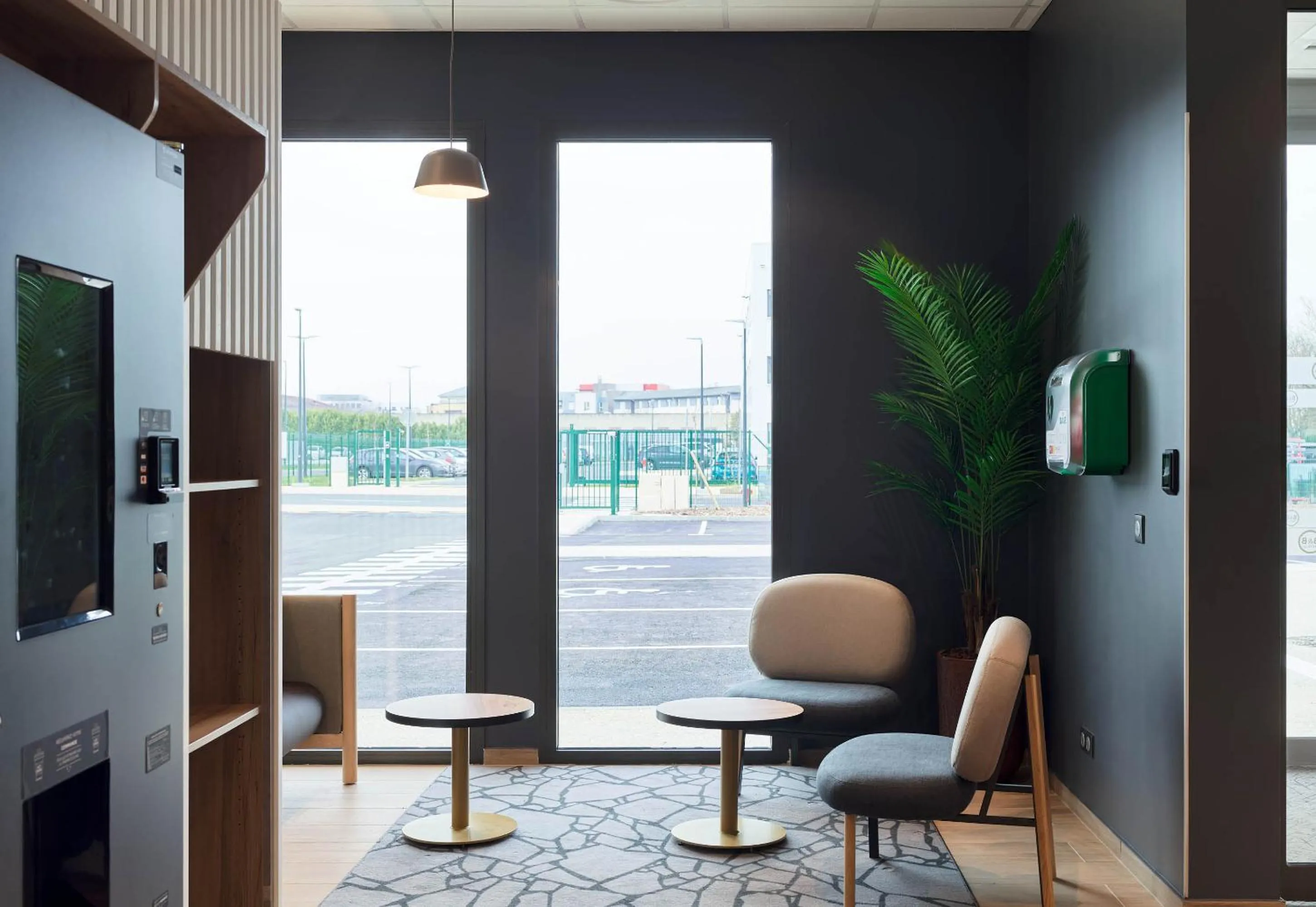 Seating area in B&B HOTEL Cergy Saint-Christophe Gare