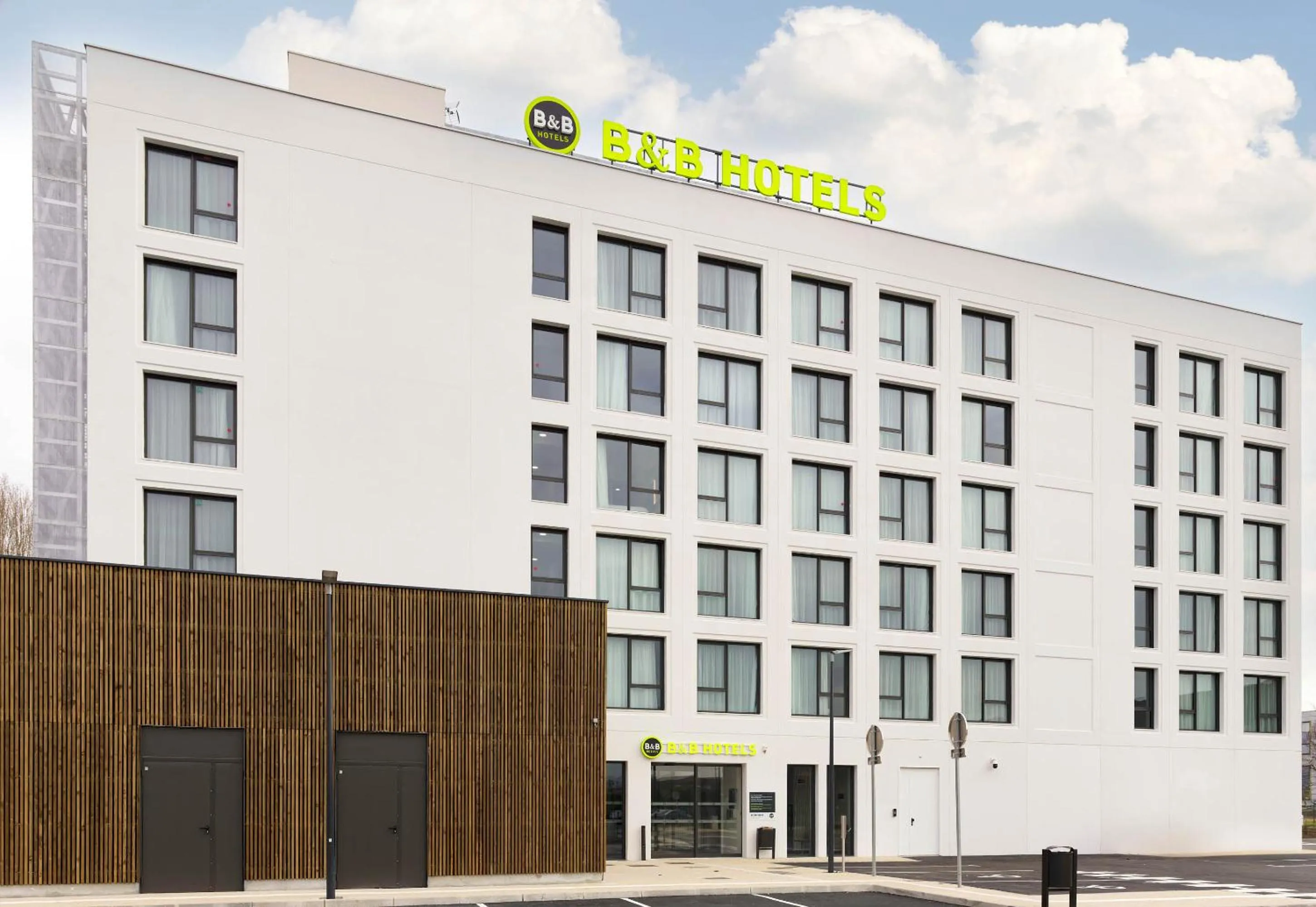 Property building in B&B HOTEL Cergy Saint-Christophe Gare