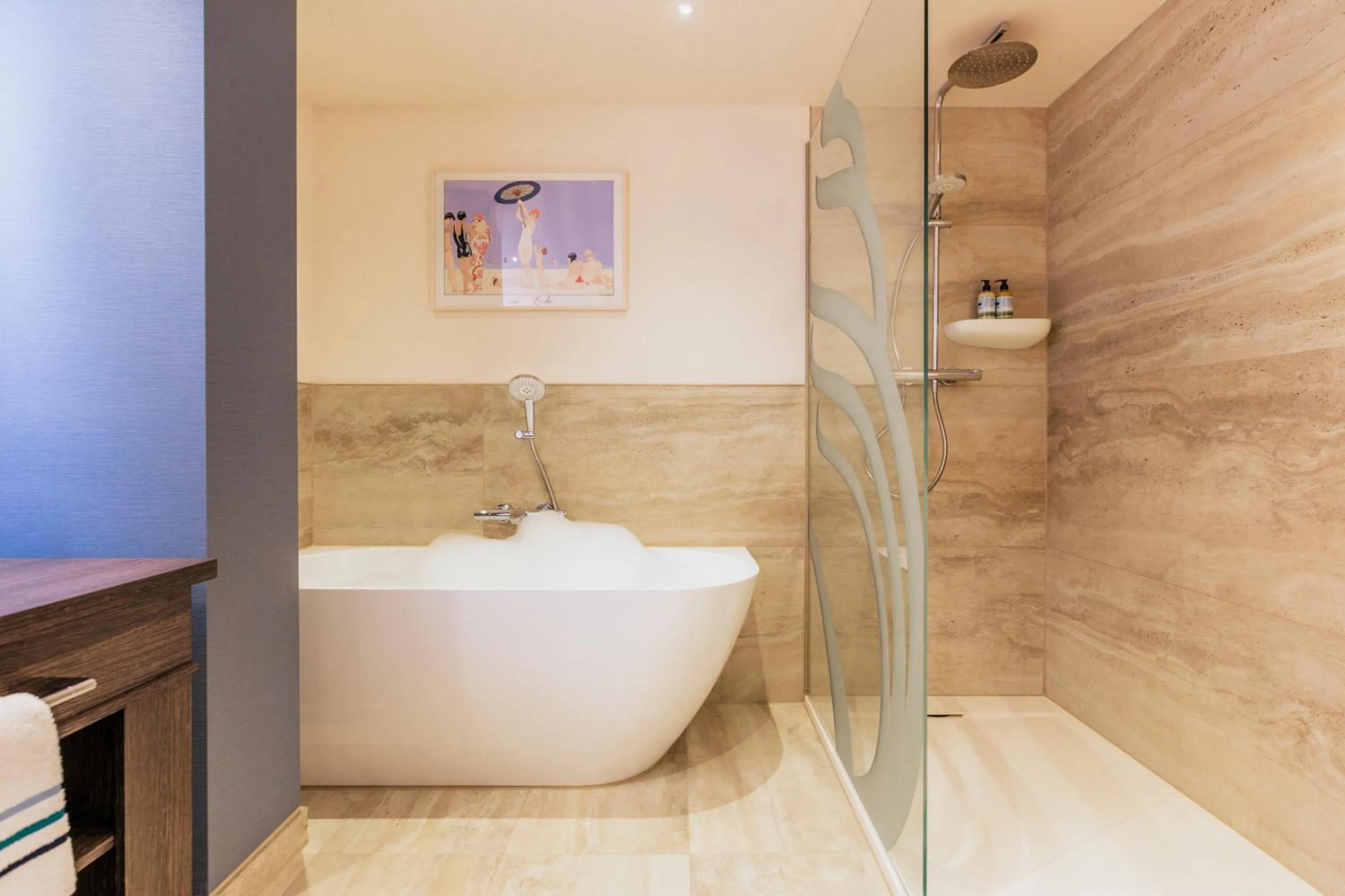 Bathroom in Grand Hotel Opduin