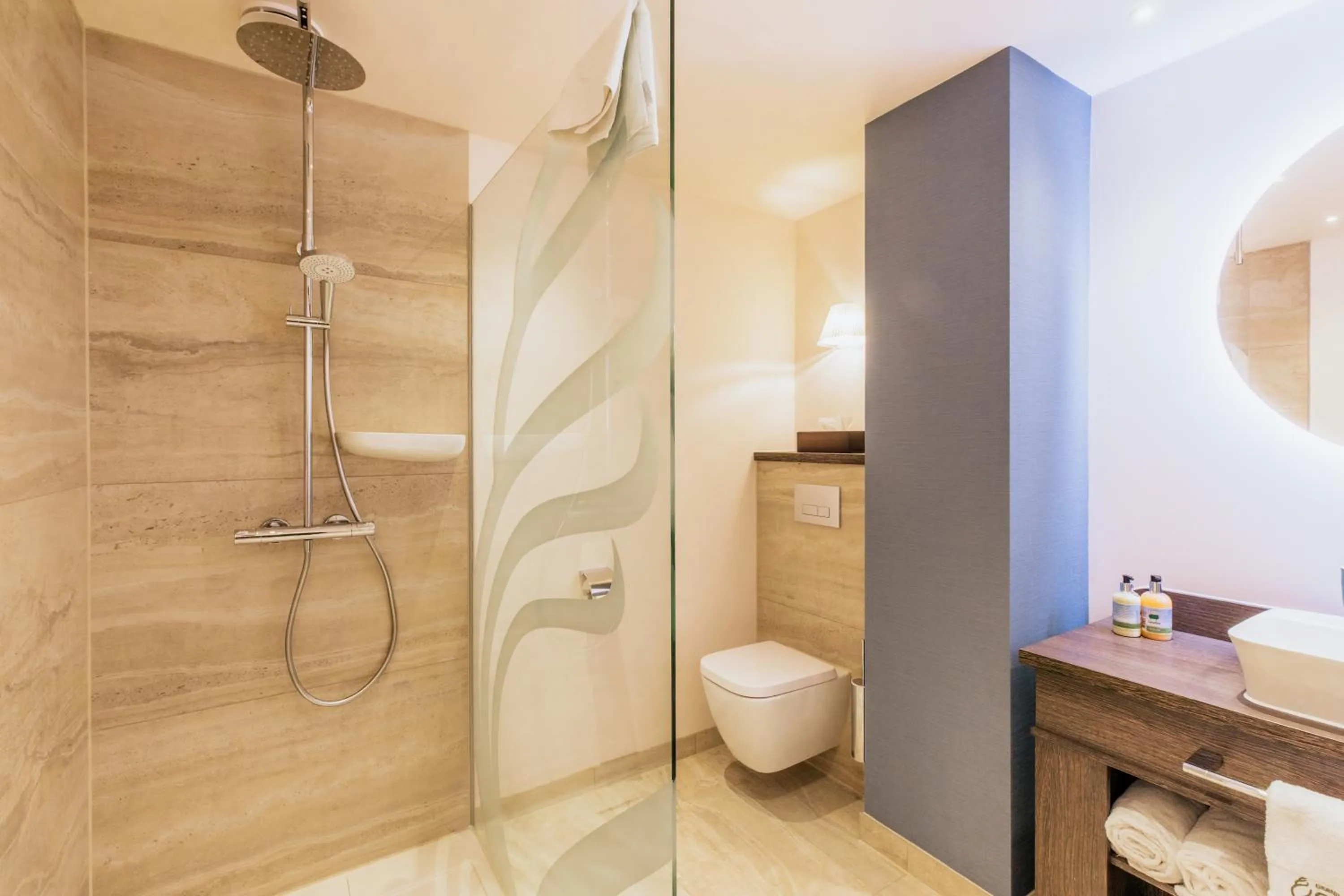 Shower in Grand Hotel Opduin