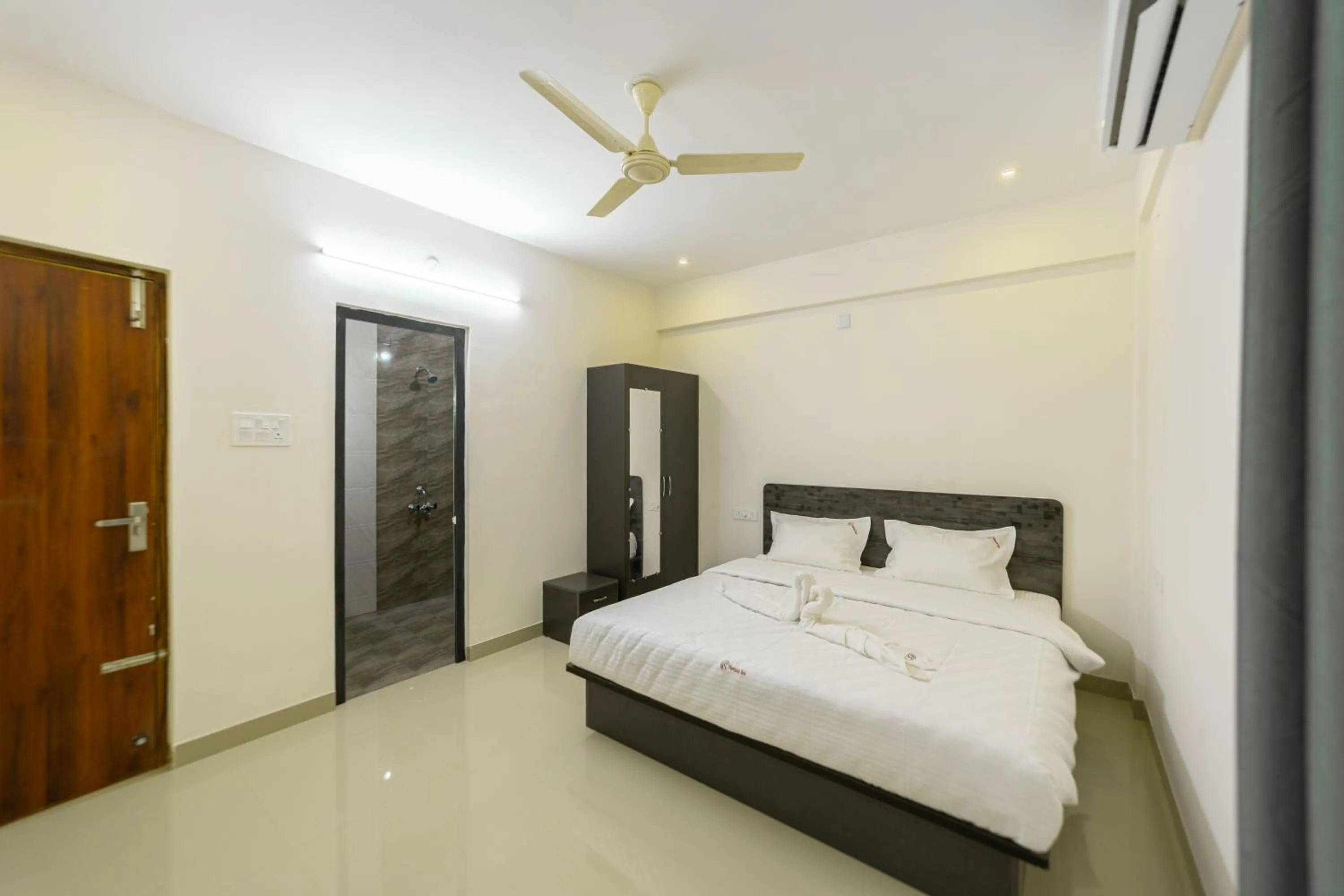 air conditioner, Bed in Fortune Inn