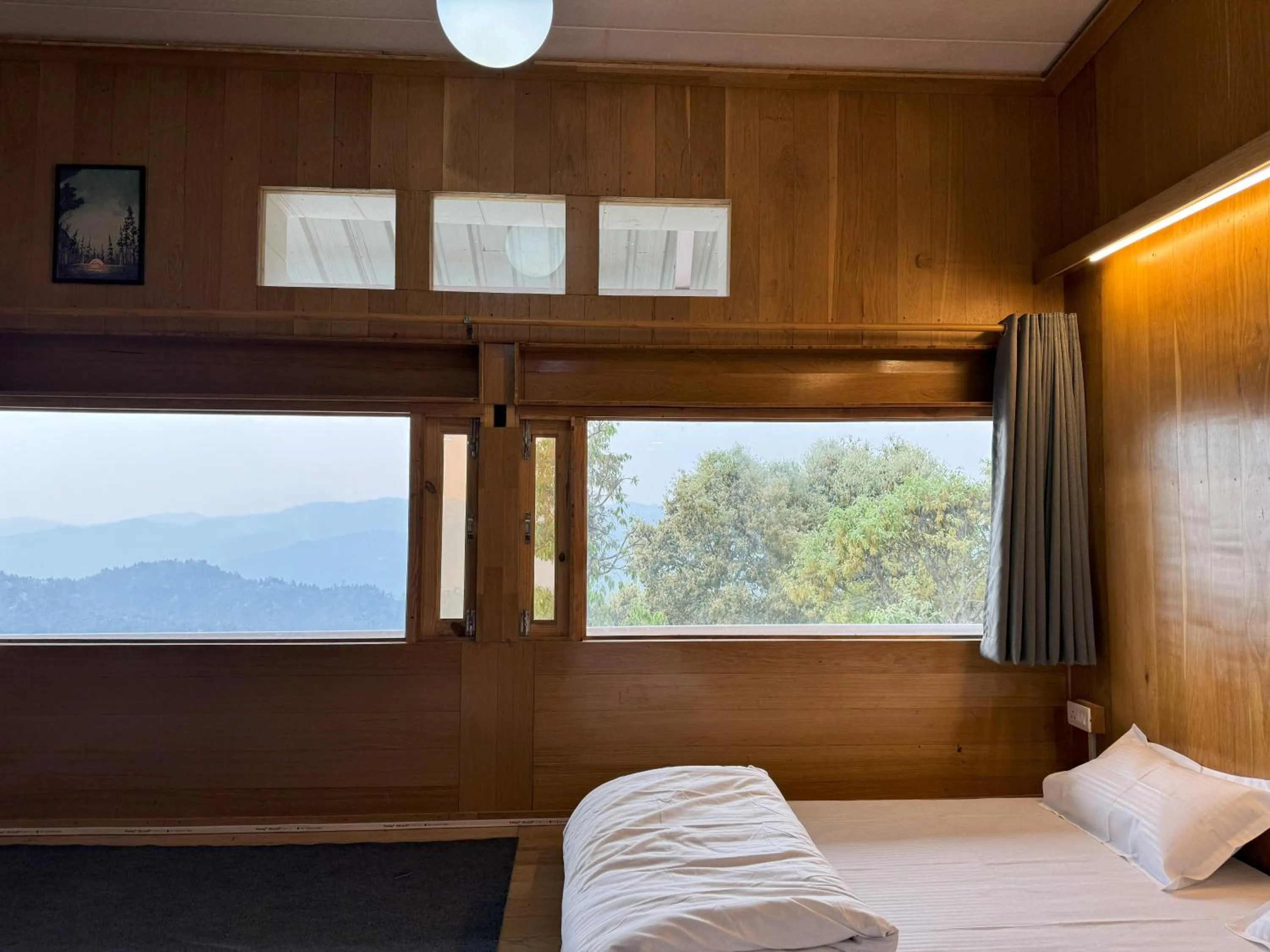 View (from property/room), Bed in Wanderlust Mukteshwar