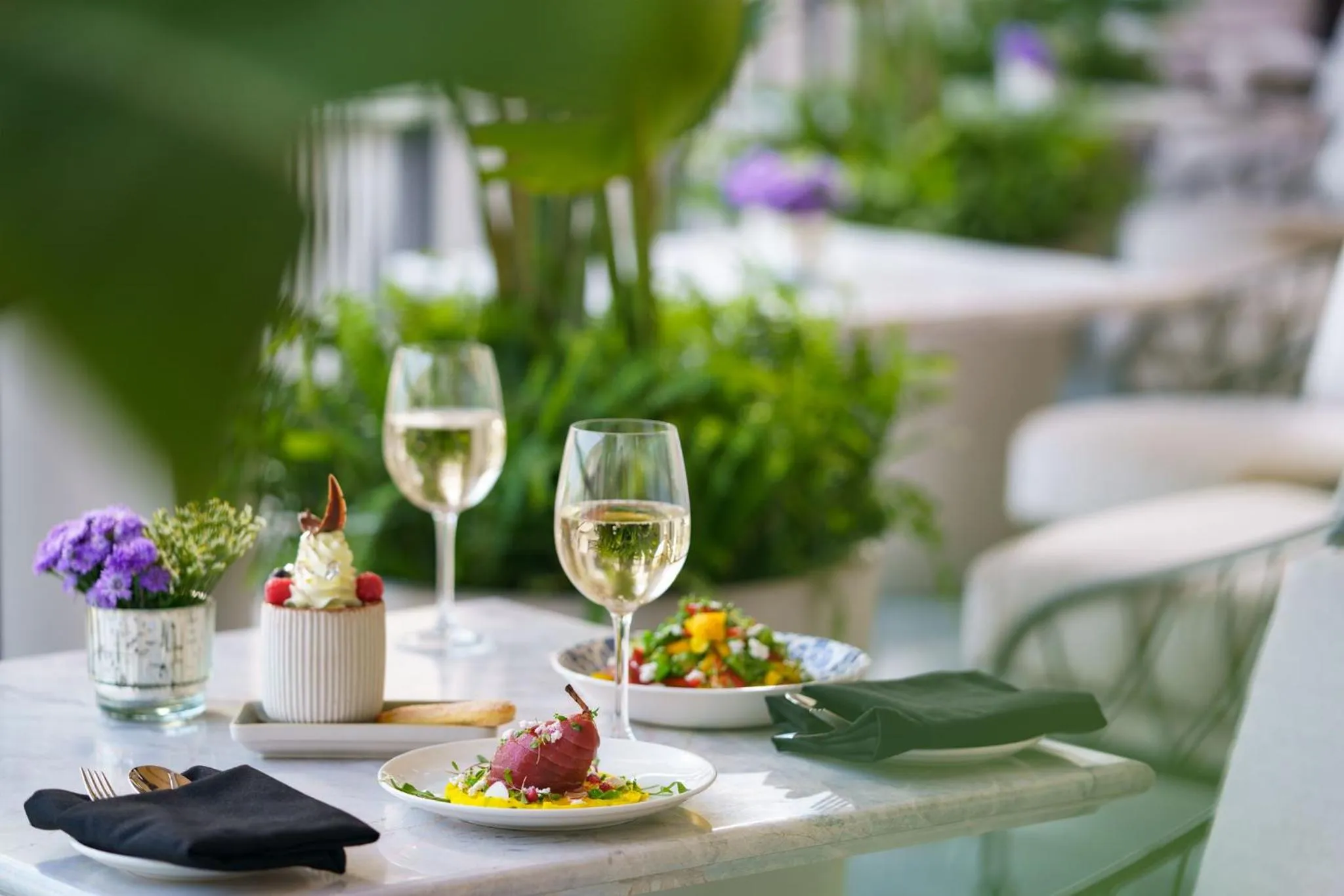 Restaurant/places to eat in Taj Taal Kutir