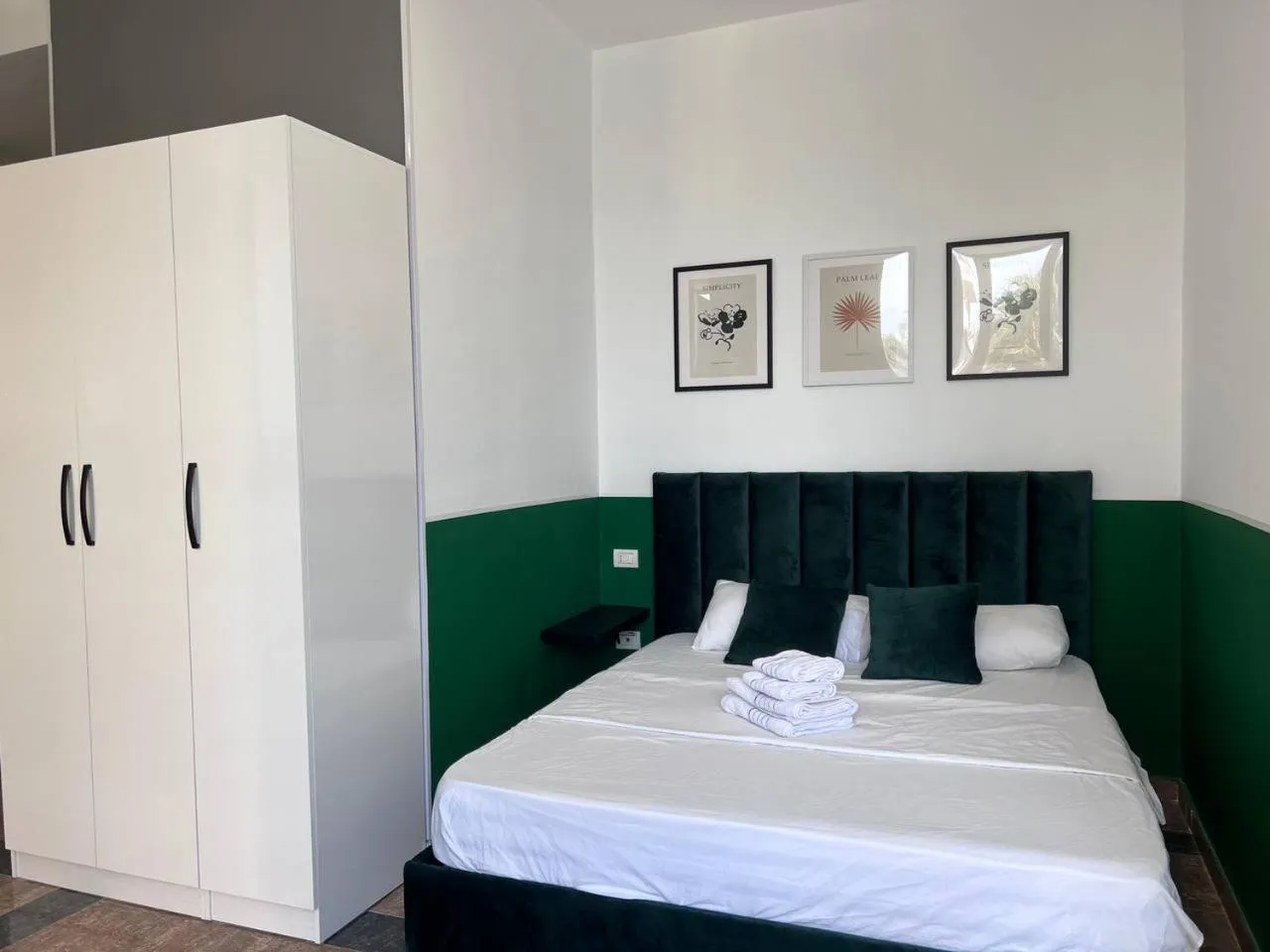 Bed in Cactus Apartments