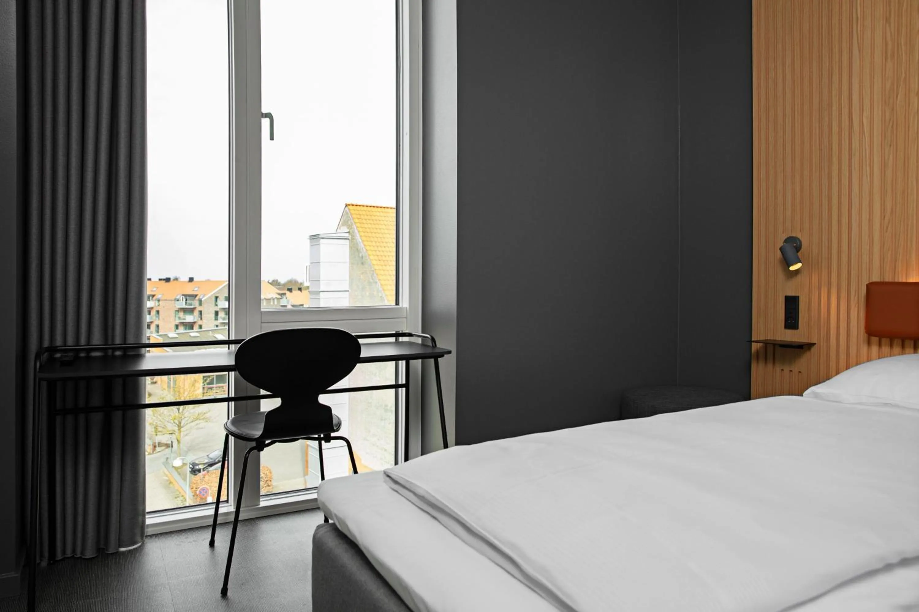 Photo of the whole room, Bed in Four Points Flex by Sheraton Hillerød