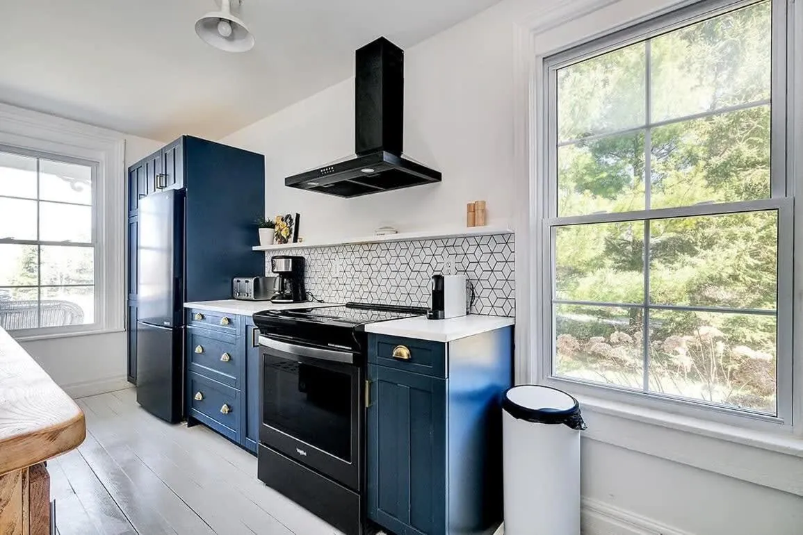 The Gem - Beautiful farmhouse with hot tub