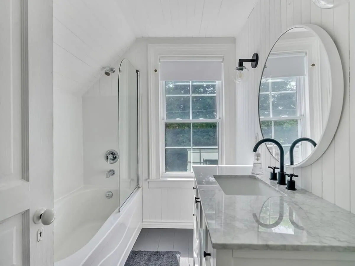 The Gem - Beautiful farmhouse with hot tub