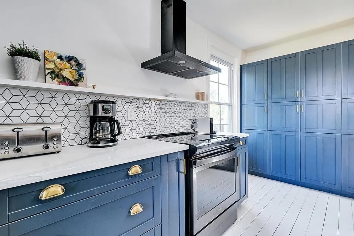 The Gem - Beautiful farmhouse with hot tub