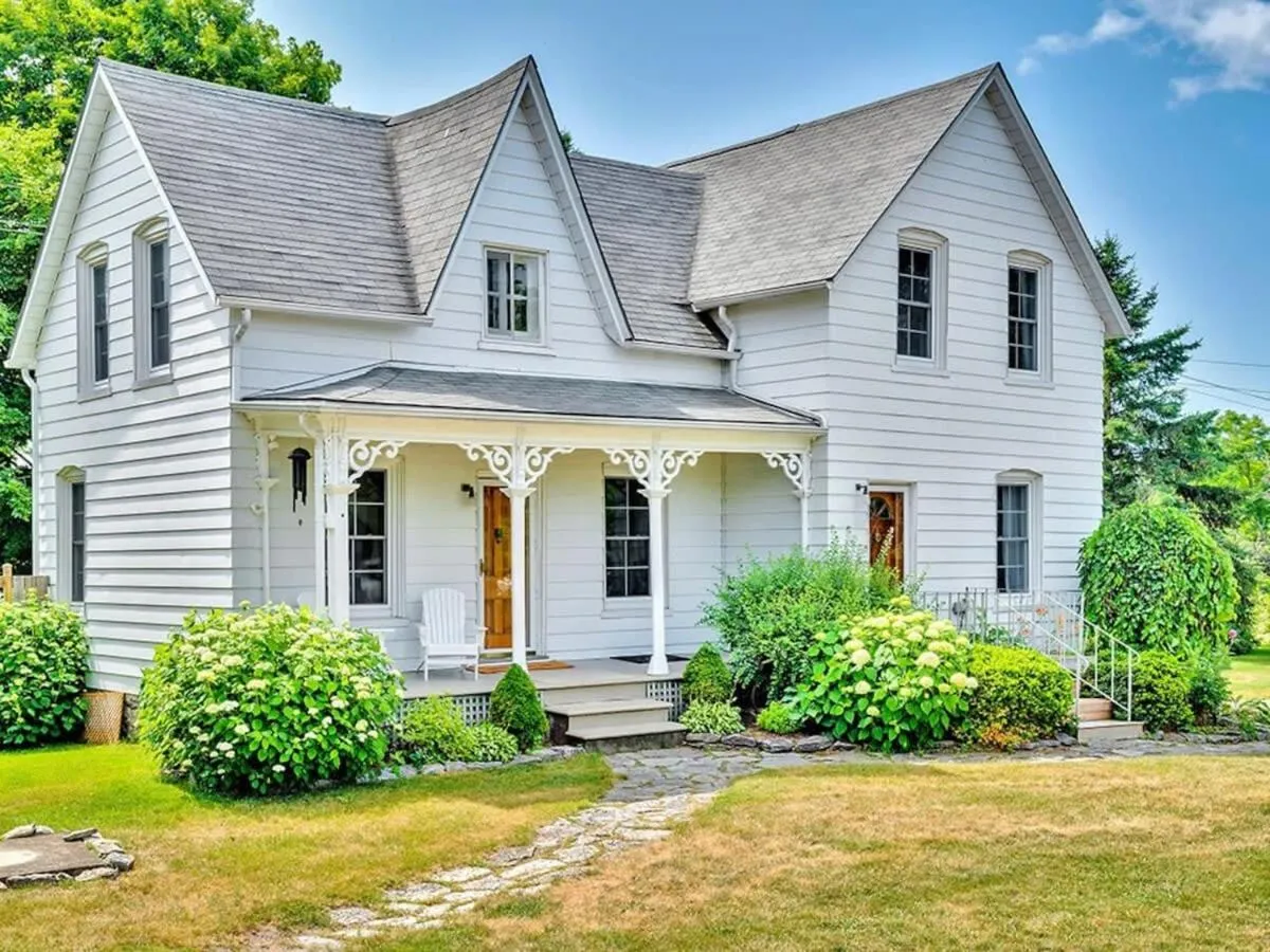 The Gem - Beautiful farmhouse with hot tub