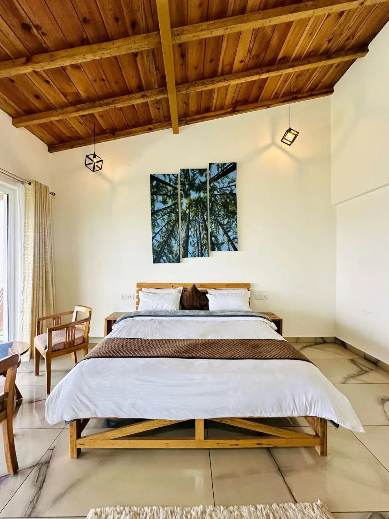Bedroom, Bed in Shree Parijat Resort - Luxury Resort in Mukteshwar