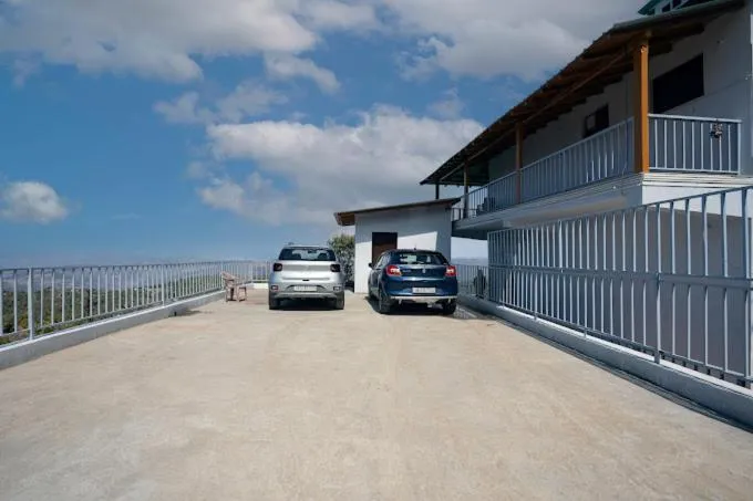 Parking in Shree Parijat Resort - Luxury Resort in Mukteshwar