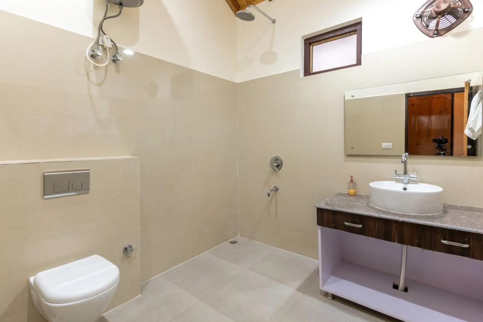 Bathroom in Shree Parijat Resort - Luxury Resort in Mukteshwar