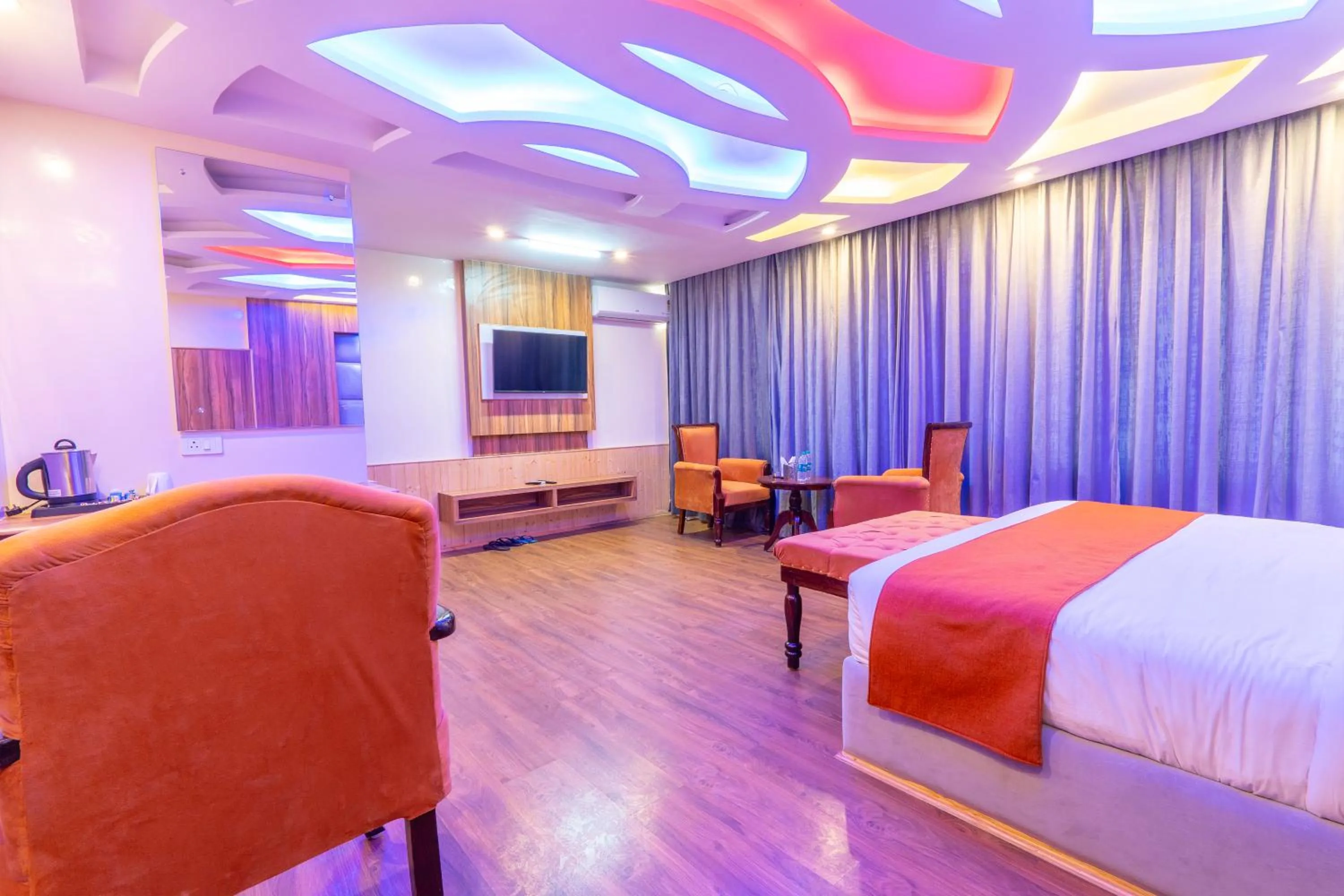 TV and multimedia, Bed in Hill River Resort By West Western -Property of the Year 2024-25 - Central Heated & Air Cooled, Near Mall Road