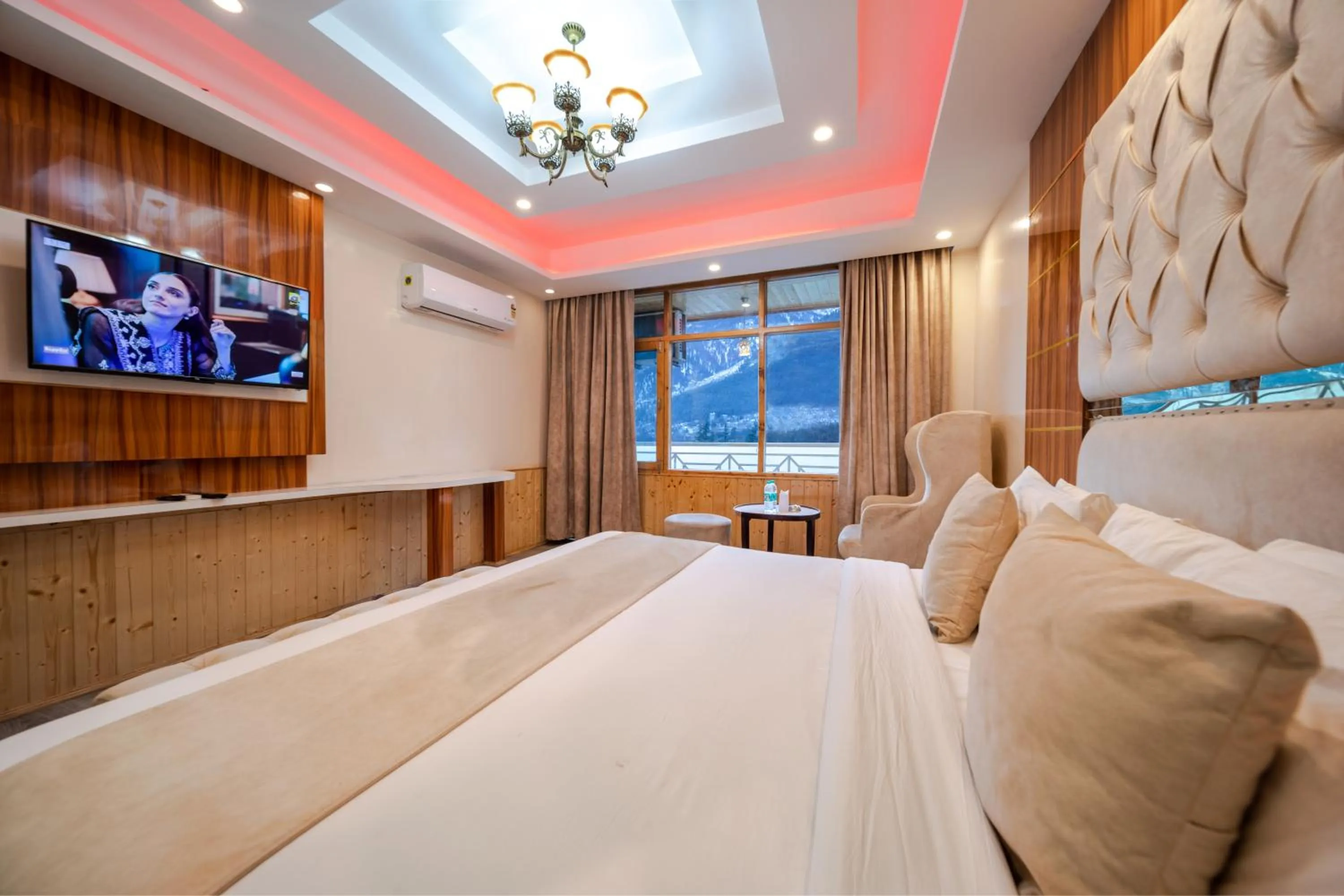 TV and multimedia, Bed in Hill River Resort By West Western -Property of the Year 2024-25 - Central Heated & Air Cooled, Near Mall Road