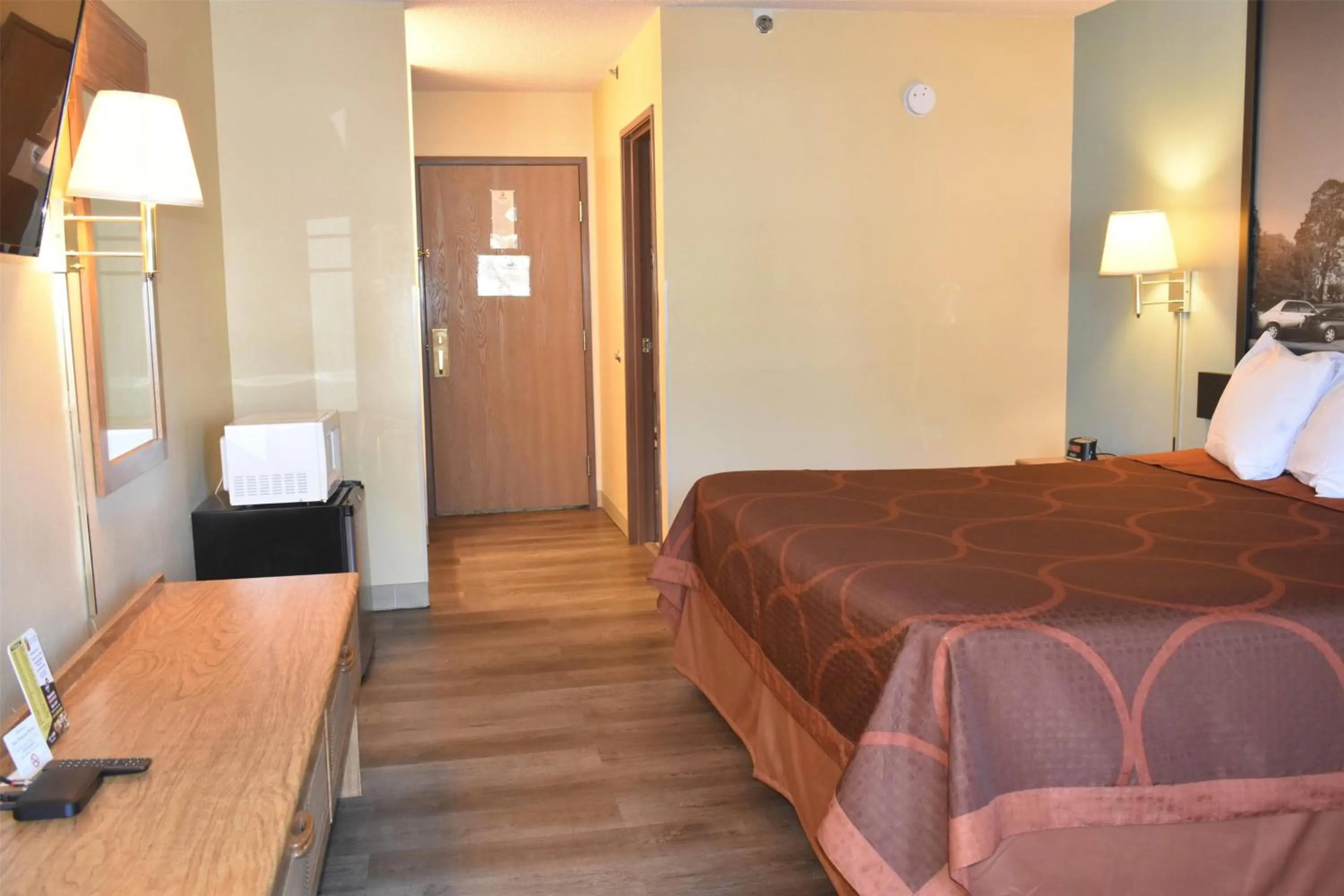 Photo of the whole room, Bed in Super 8 by Wyndham Carthage