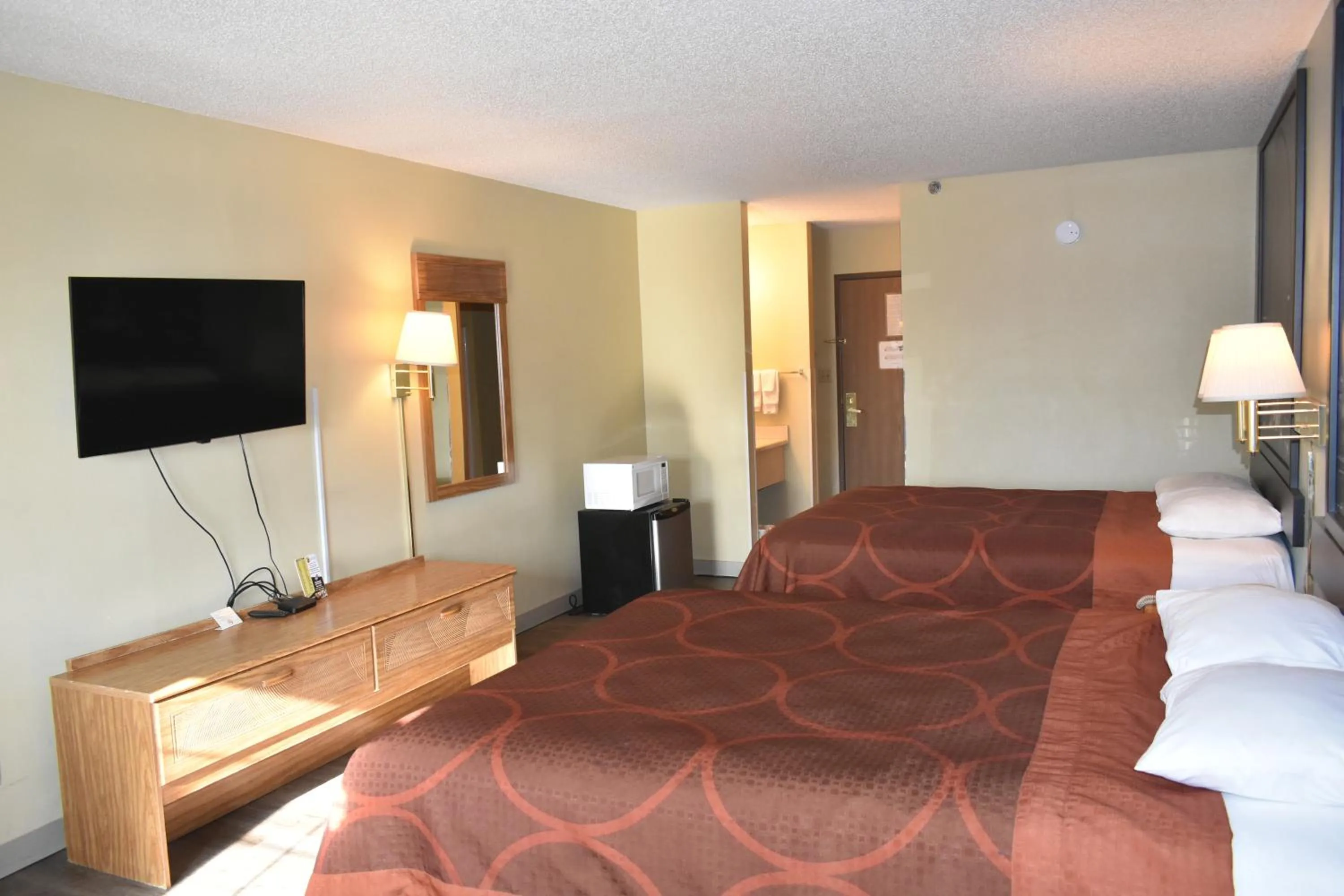 Bed in Super 8 by Wyndham Carthage