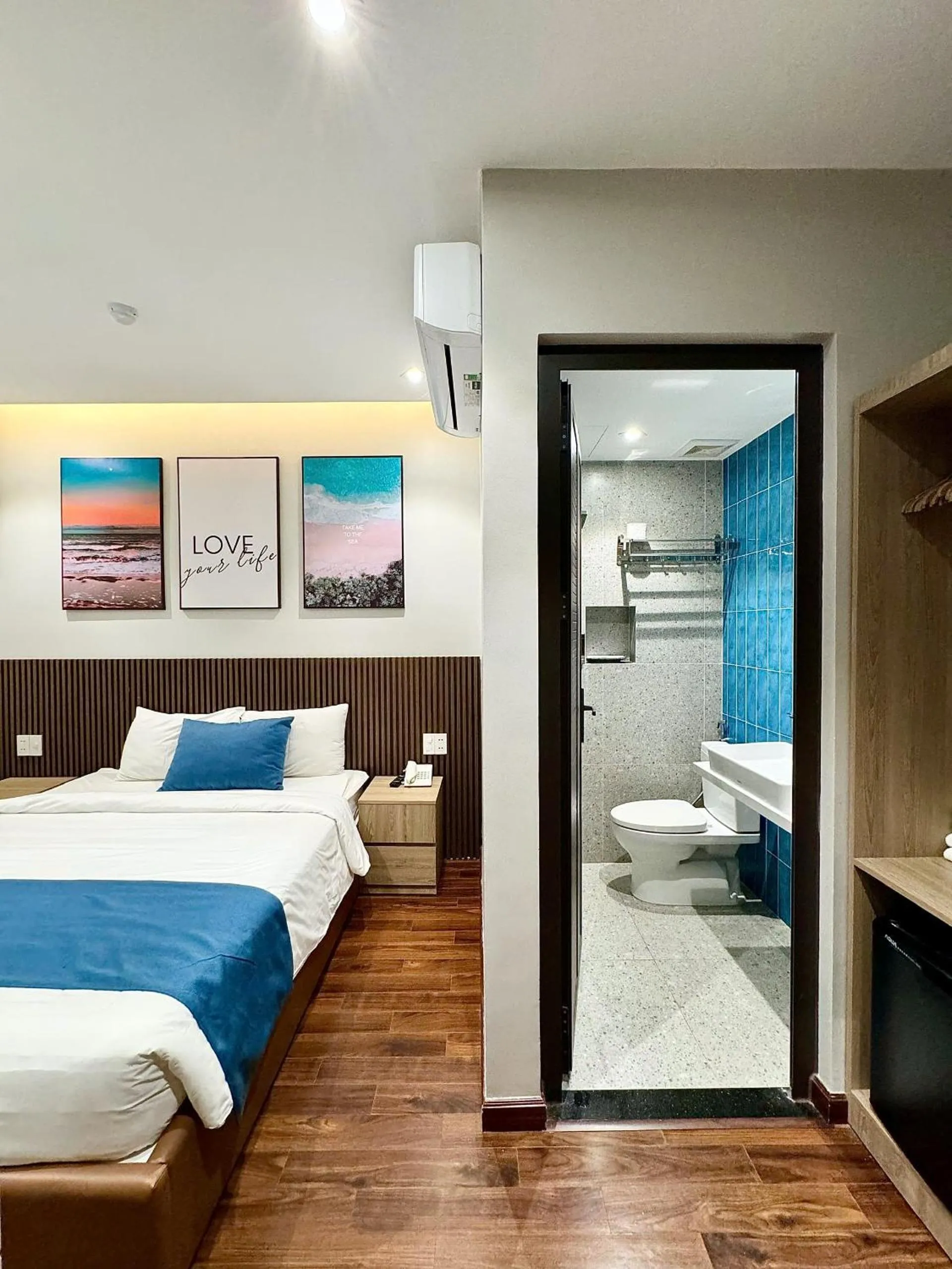 Shower, Bed in Hải Long Hotel 2