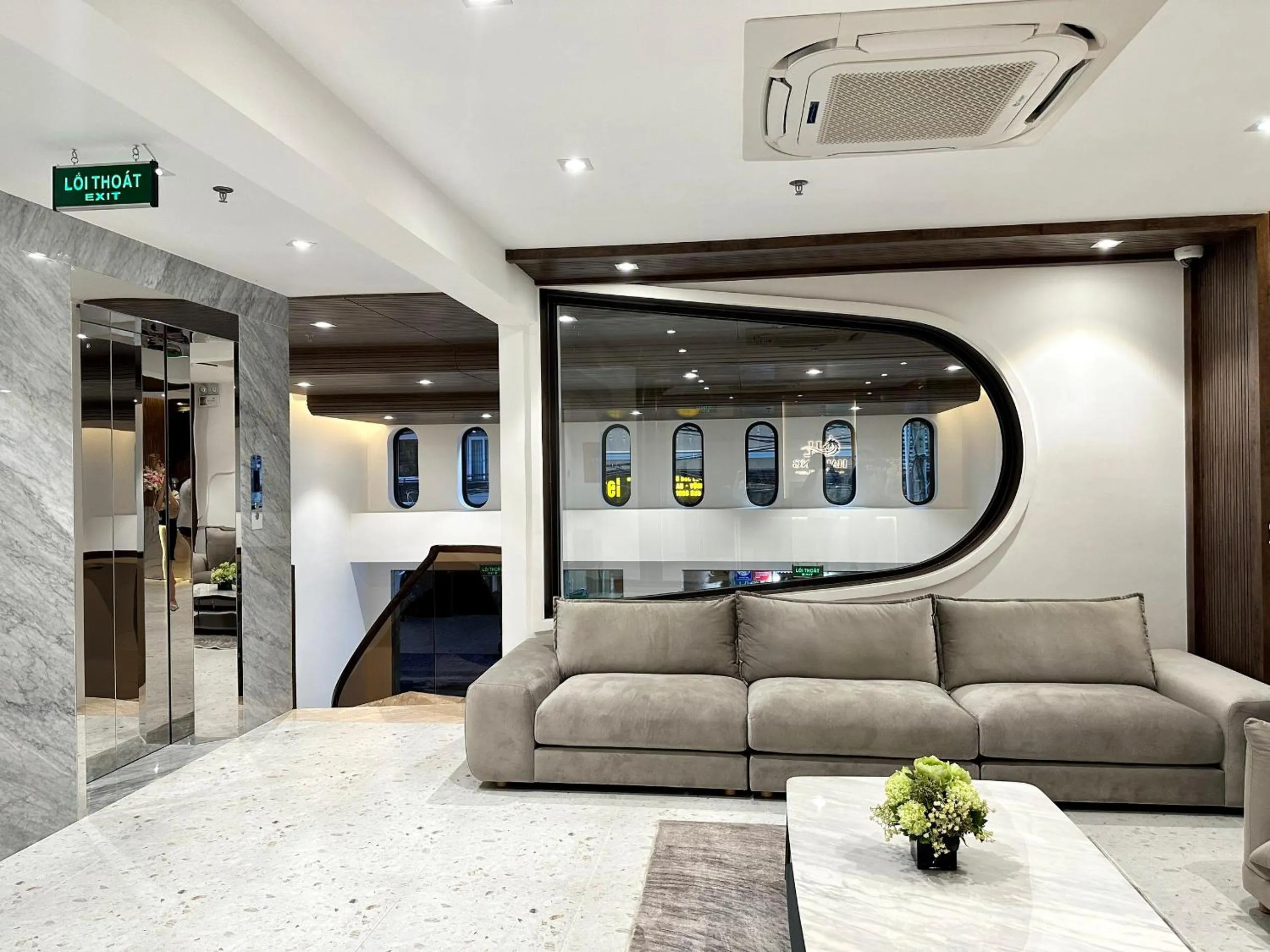 Communal lounge/ TV room in Hải Long Hotel 2