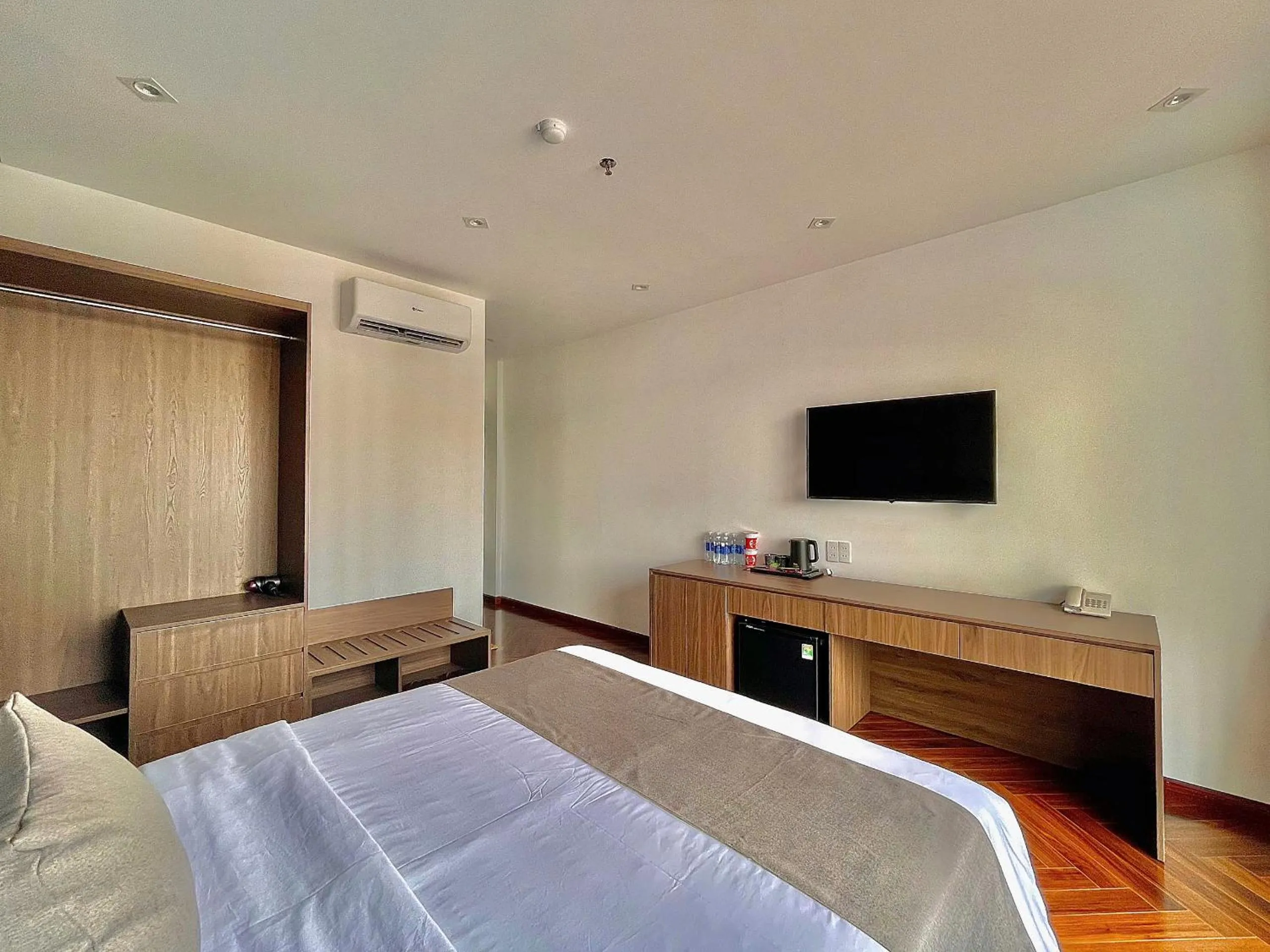 Communal lounge/ TV room, Bed in Hải Long Hotel 2