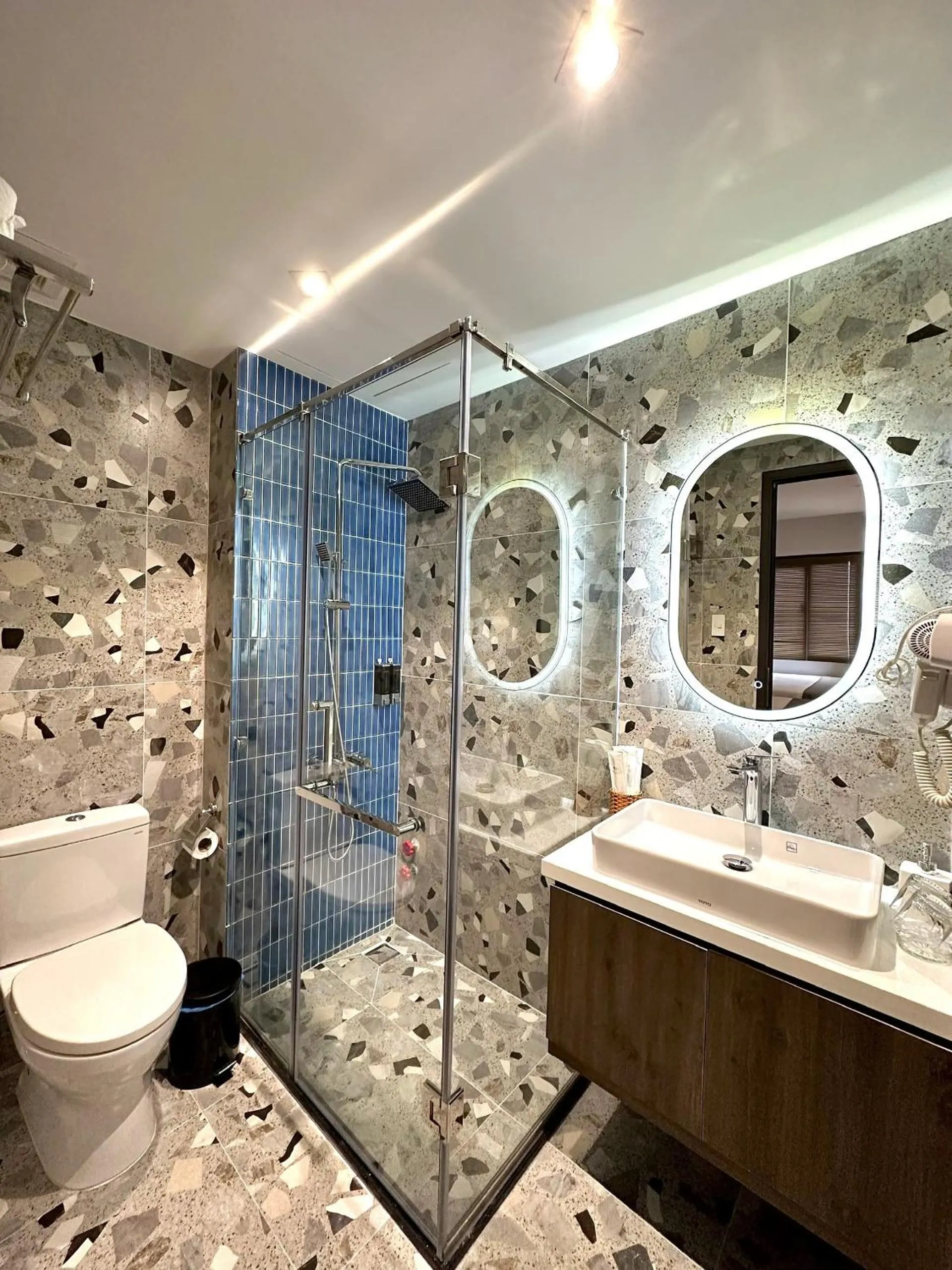 Shower in Hải Long Hotel 2